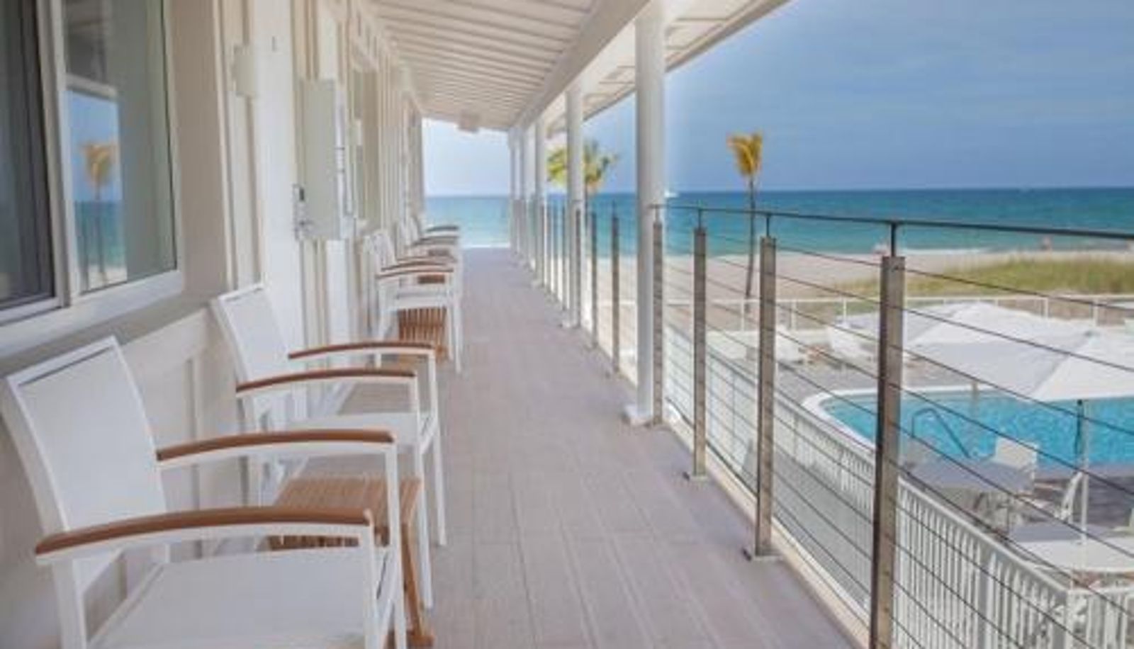 Terasse - Tides Inn Hotel