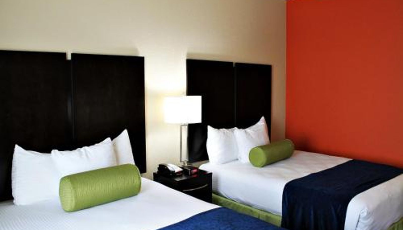 Zimmer - Cityview Inn & Suites Downtown /RiverCenter Area
