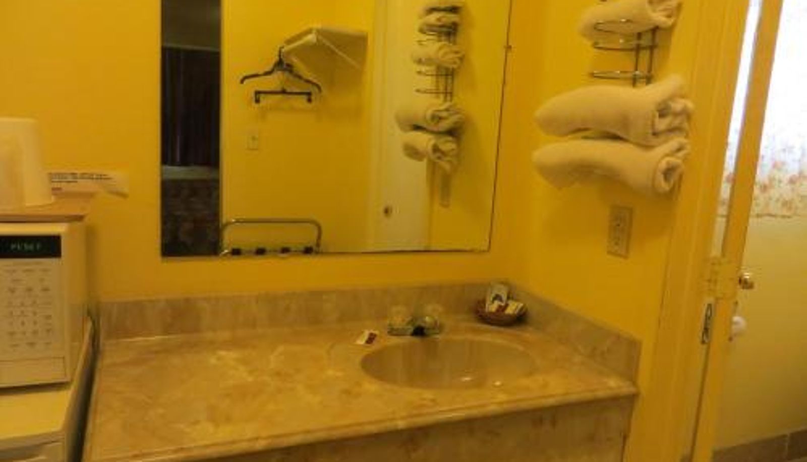 Camera - Cottonwood Inn