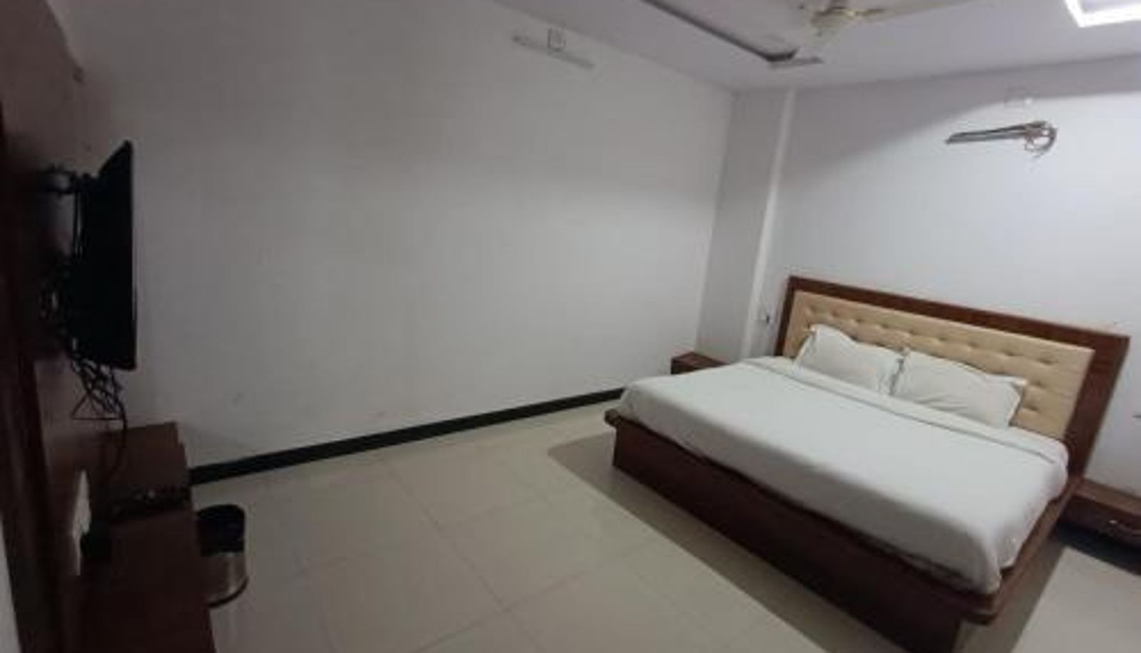 Room - Hotel LAAKHAN BY GHUMO UDAIPUR