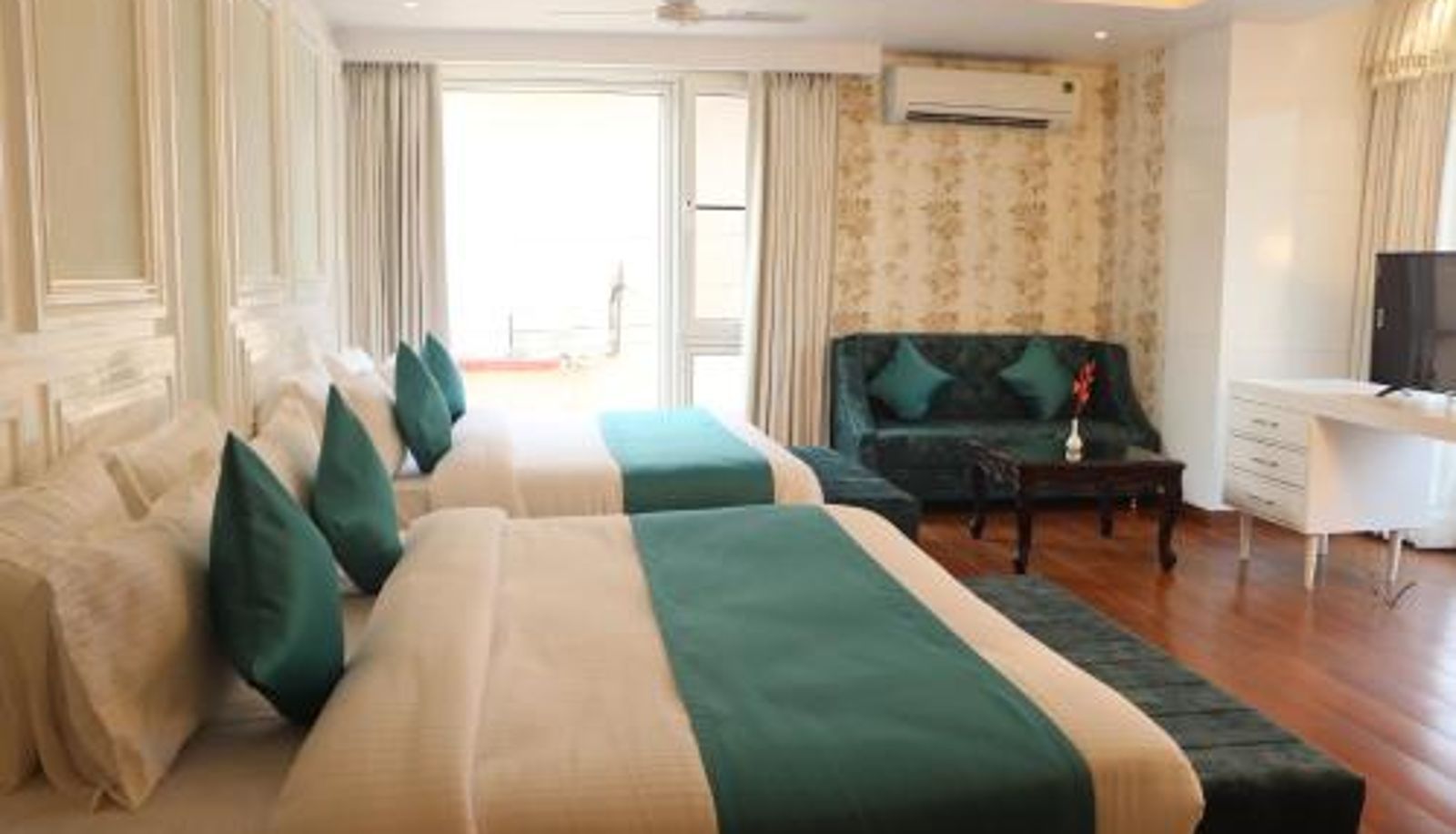 Suite - Hotel Green - Behind Parmarth Niketan