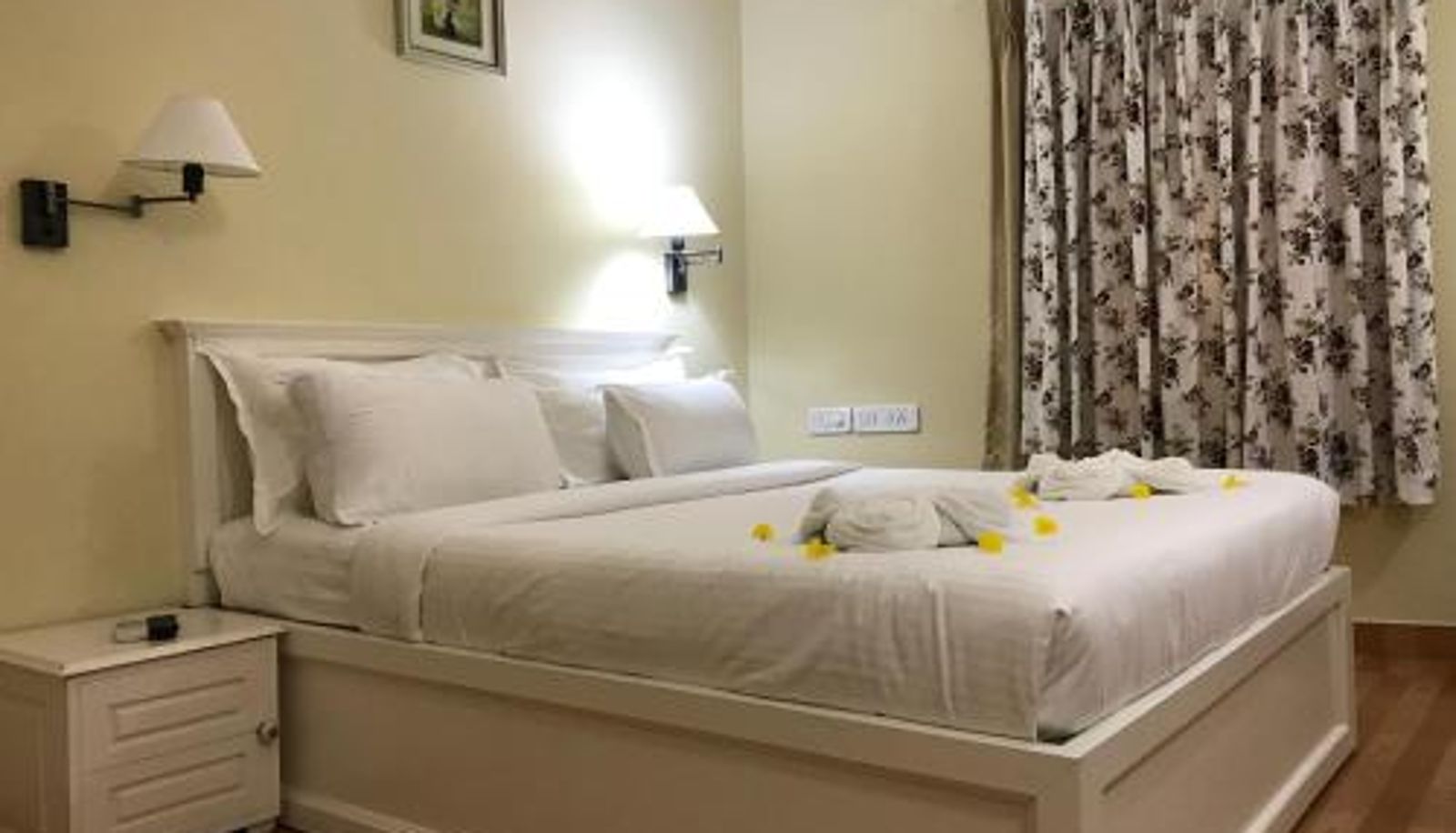 Zimmer - Daffodils Spice Court
