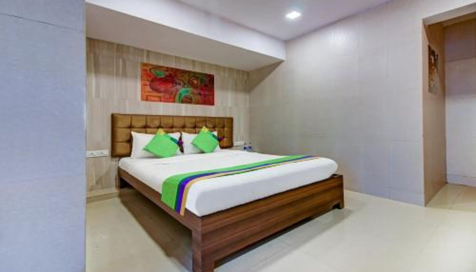 Room - Treebo Lake Bloom Powai