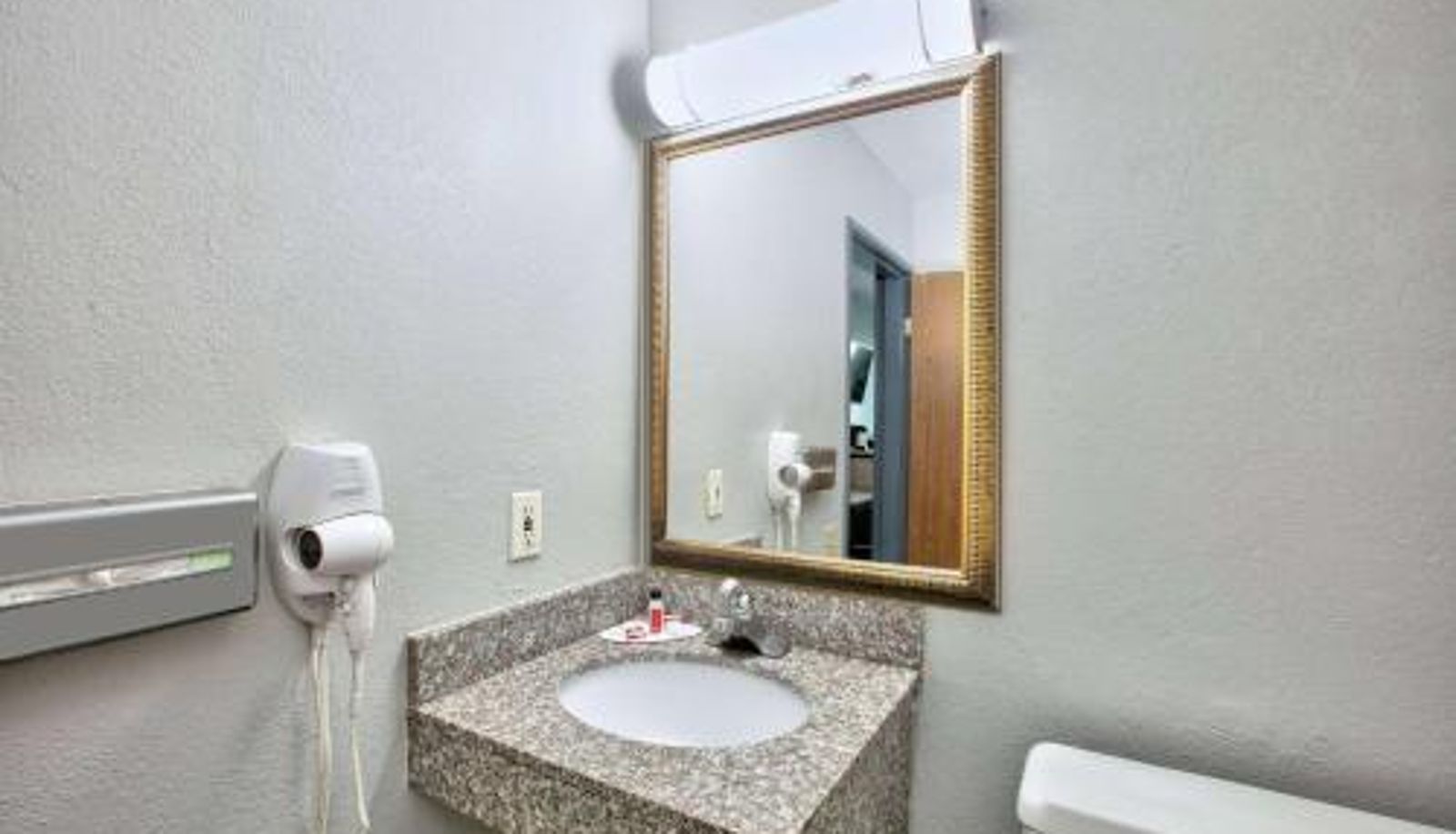 Bathroom - Super 8 by Wyndham Amarillo