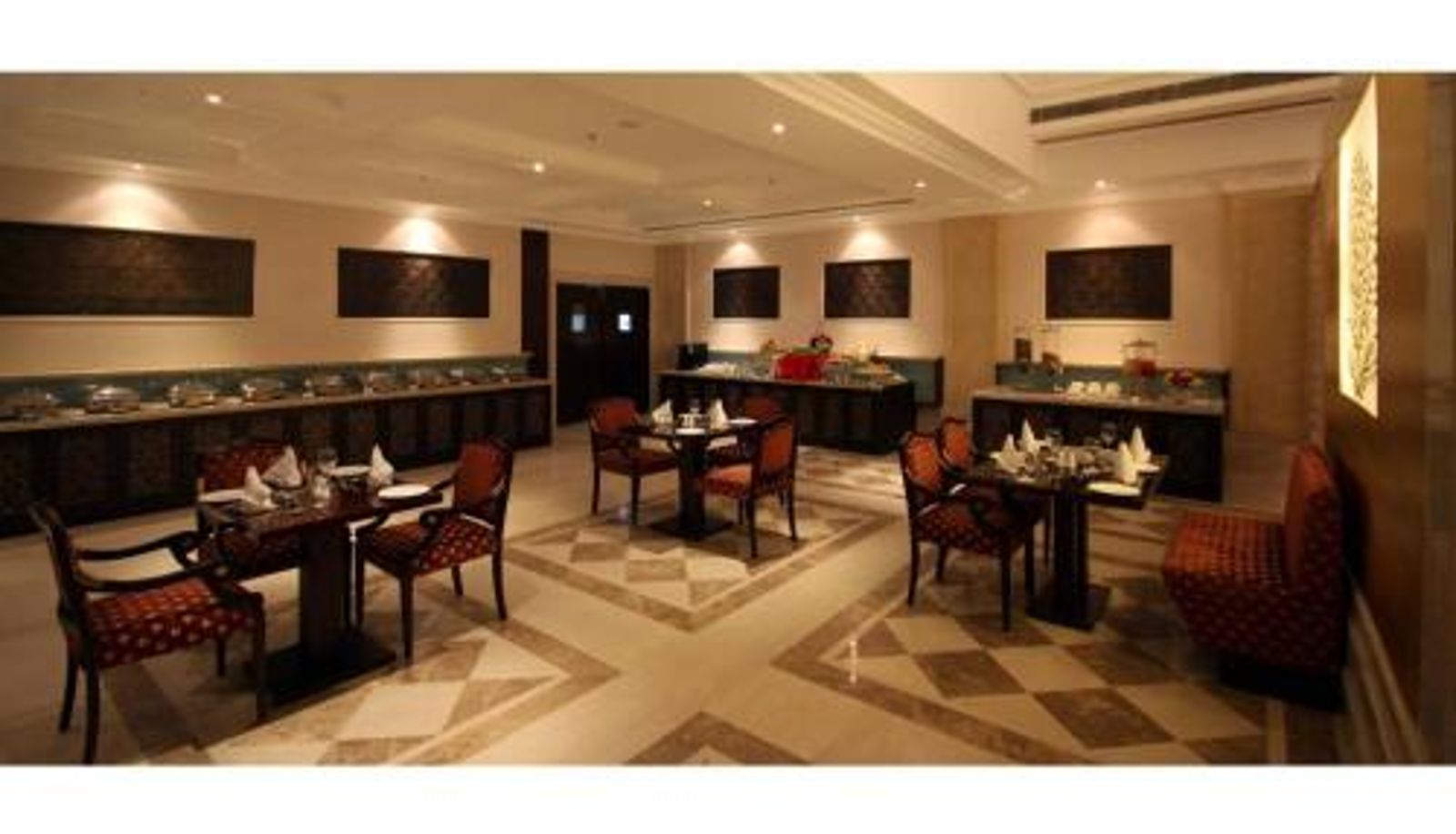 Frühstücksraum innerhalb des Restaurants - FAIRLEY's HOTELS & RESORTS