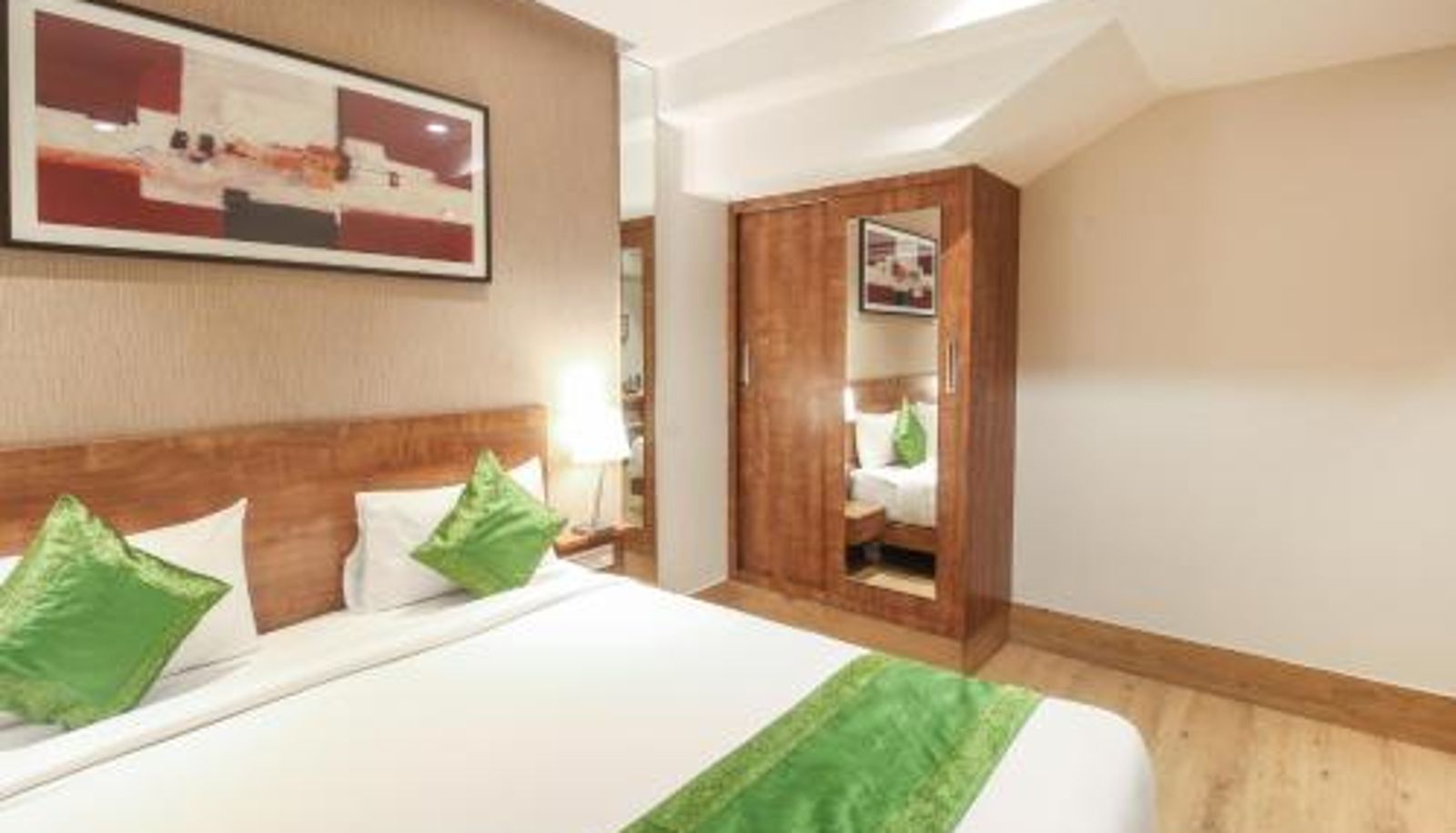 Room - Treebo Elite Residency - 2 kms from Railway station