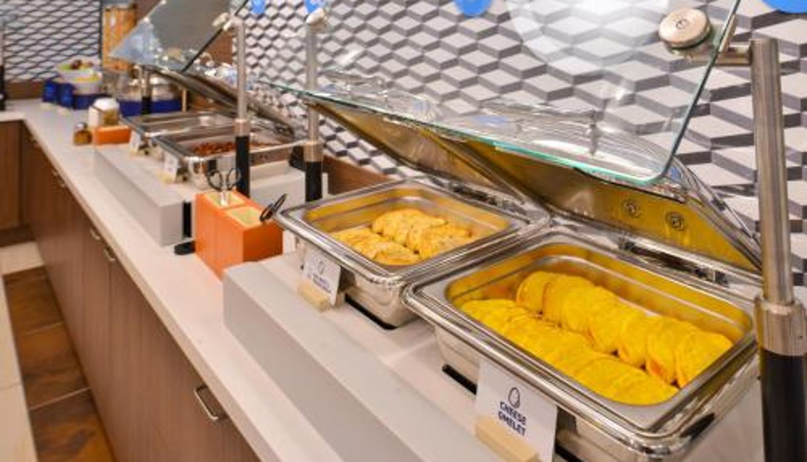Sala de desayunos dentro del restaurante - Holiday Inn Express Hotel & Suites Somerset Central by IHG