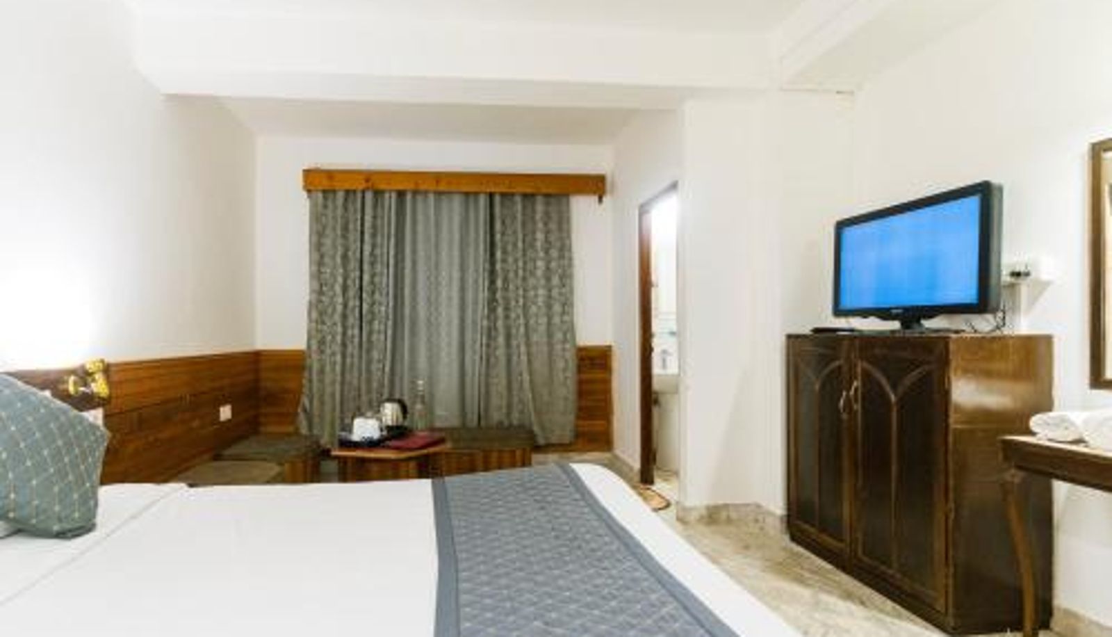 Info - Sparrow Cherry Resort 2 min walk To MG Marg