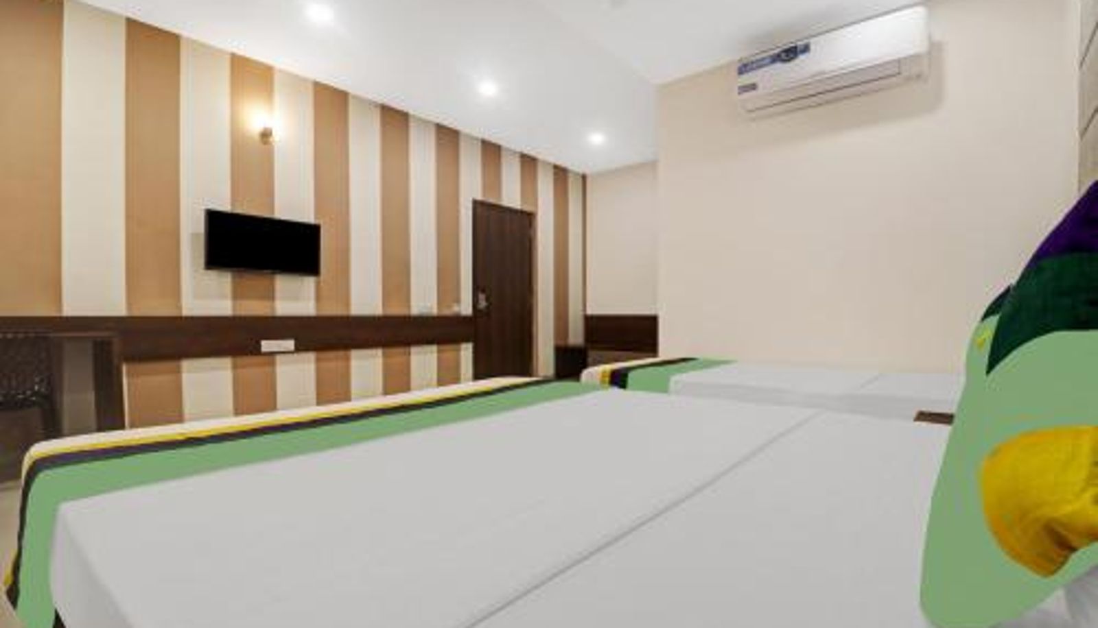 Kamer - Treebo Arastu Grand