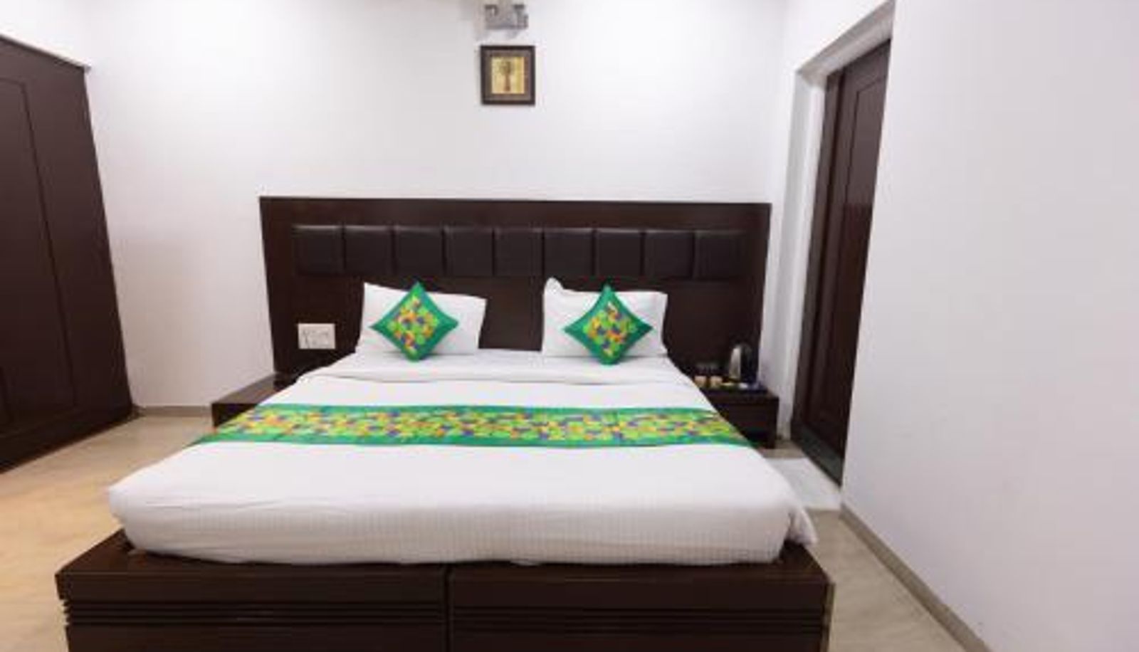 Room - Treebo Shembekars Inn