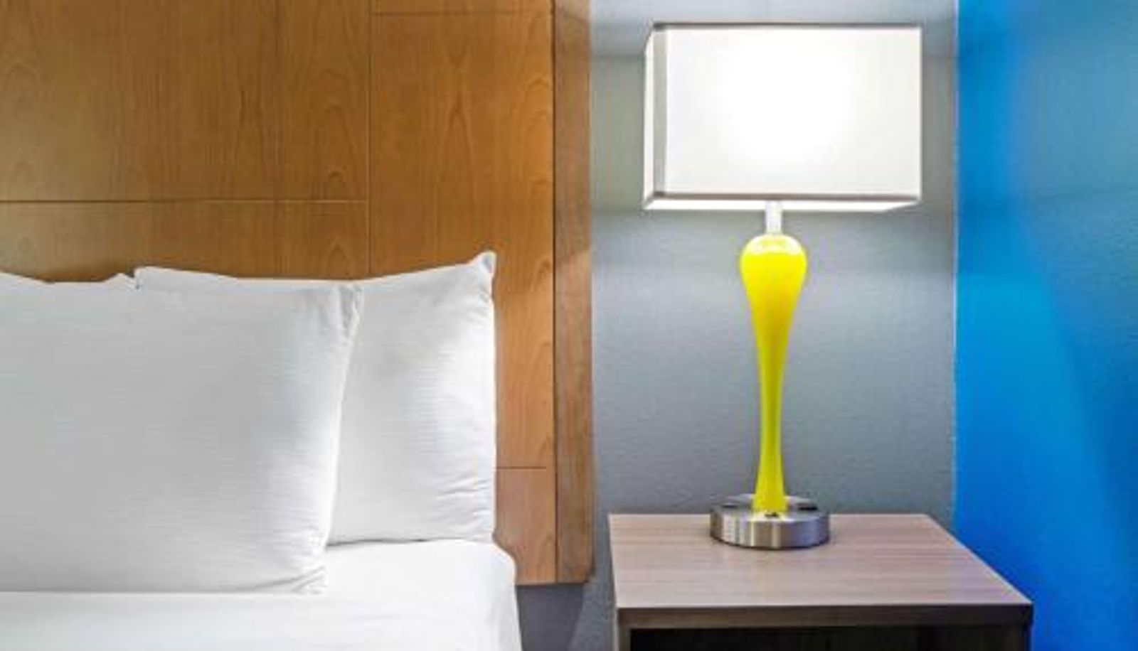 Zimmer - La Quinta Inn & Suites by Wyndham Mercedes Outlet Mall