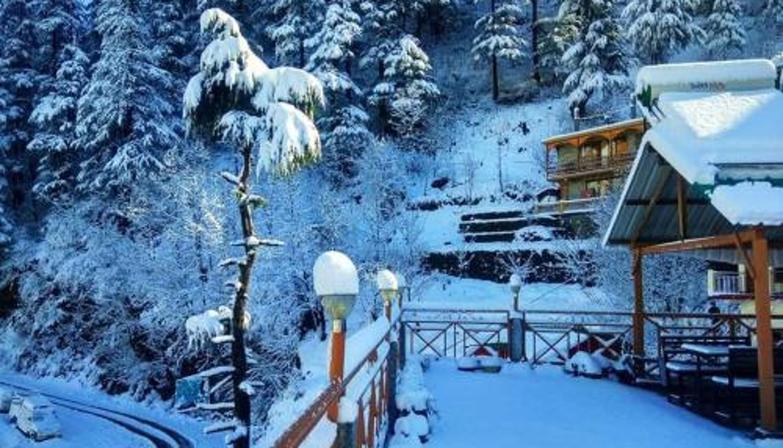 Terrace - Soham's Chateau De Naggar - Manali