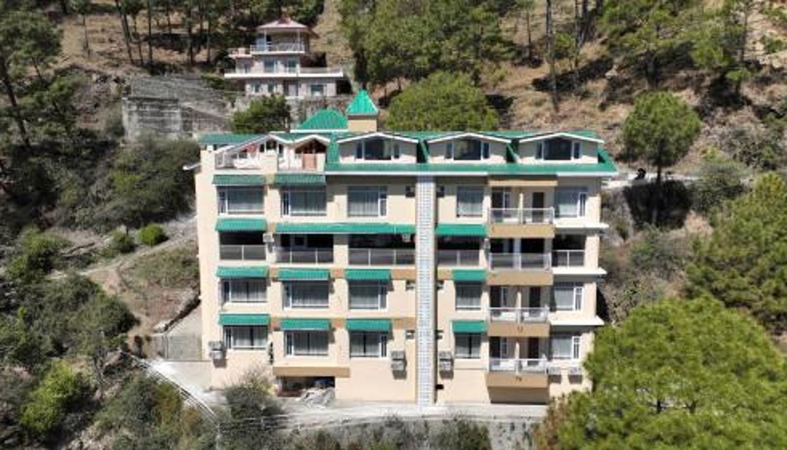 Hotel outdoor area - Rajgriha Luxury Kasauli Stay