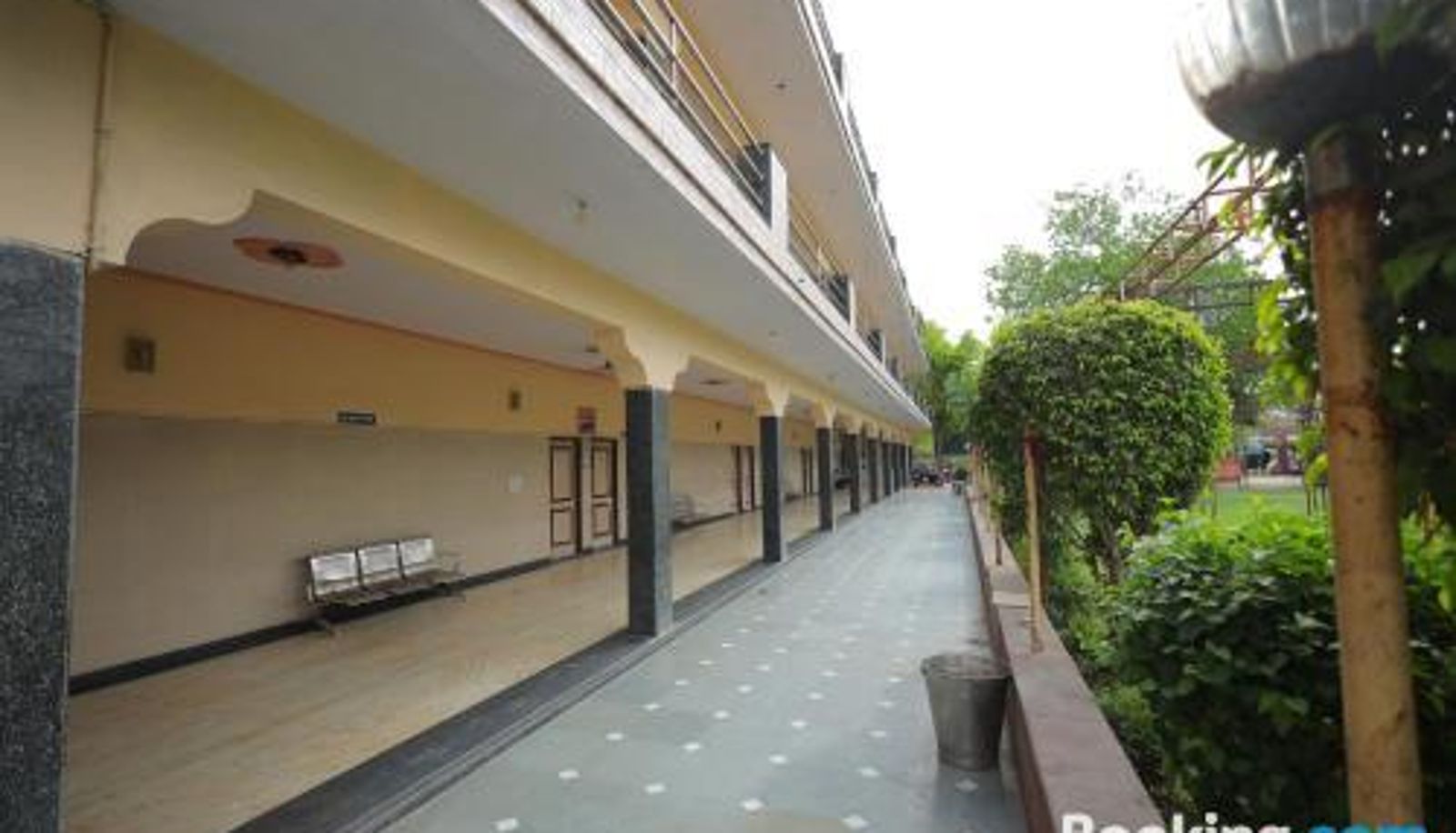 Pokój z balkonem - Hotel Mukund Priya- Near Krishna Janam Bhoomi