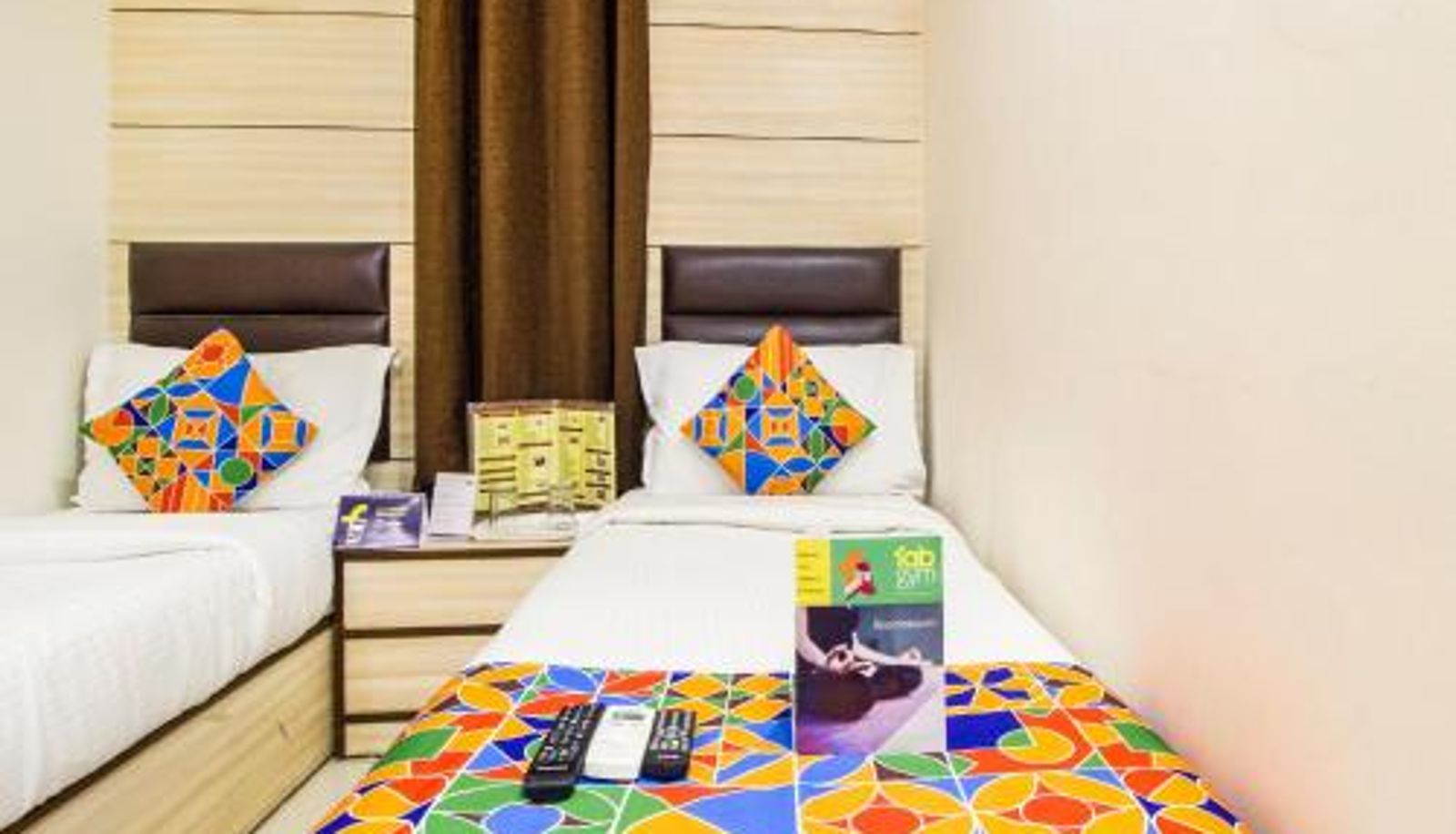 Info - FabExpress Le Continental Paharganj New Delhi