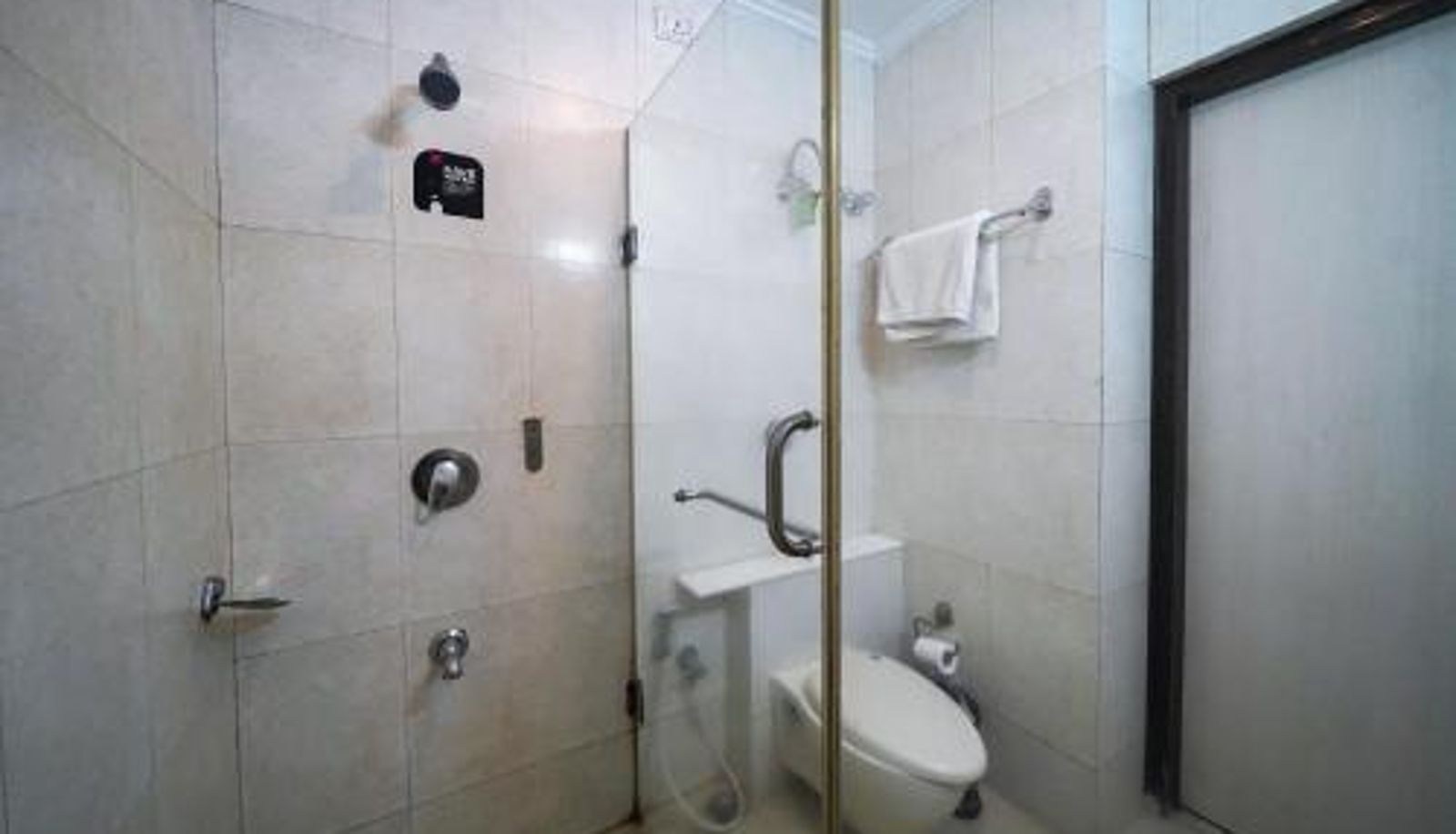 Badezimmer - Olive Zip Rest House Road by Embassy Group