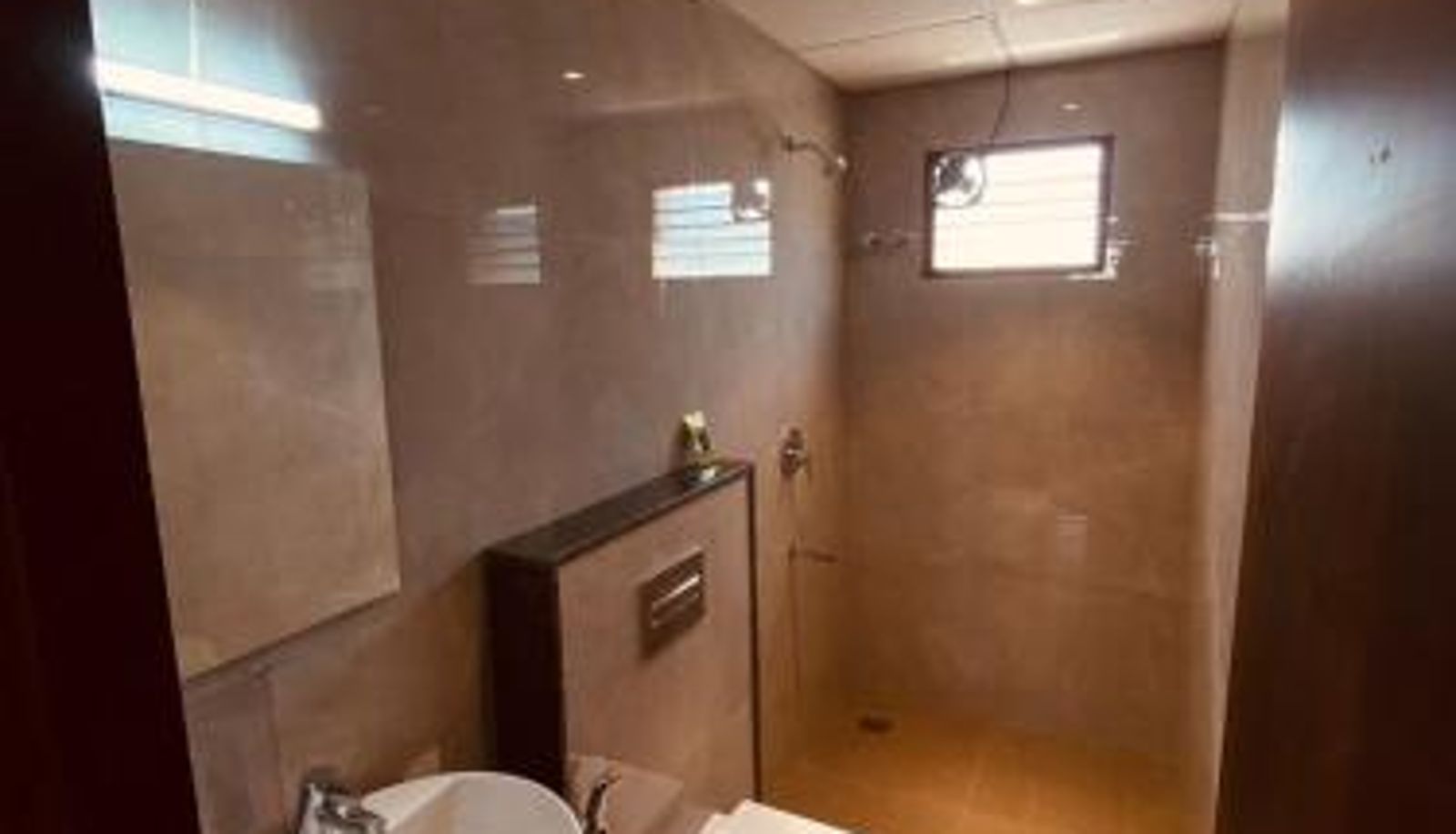 Suite - LK GRAND HOME