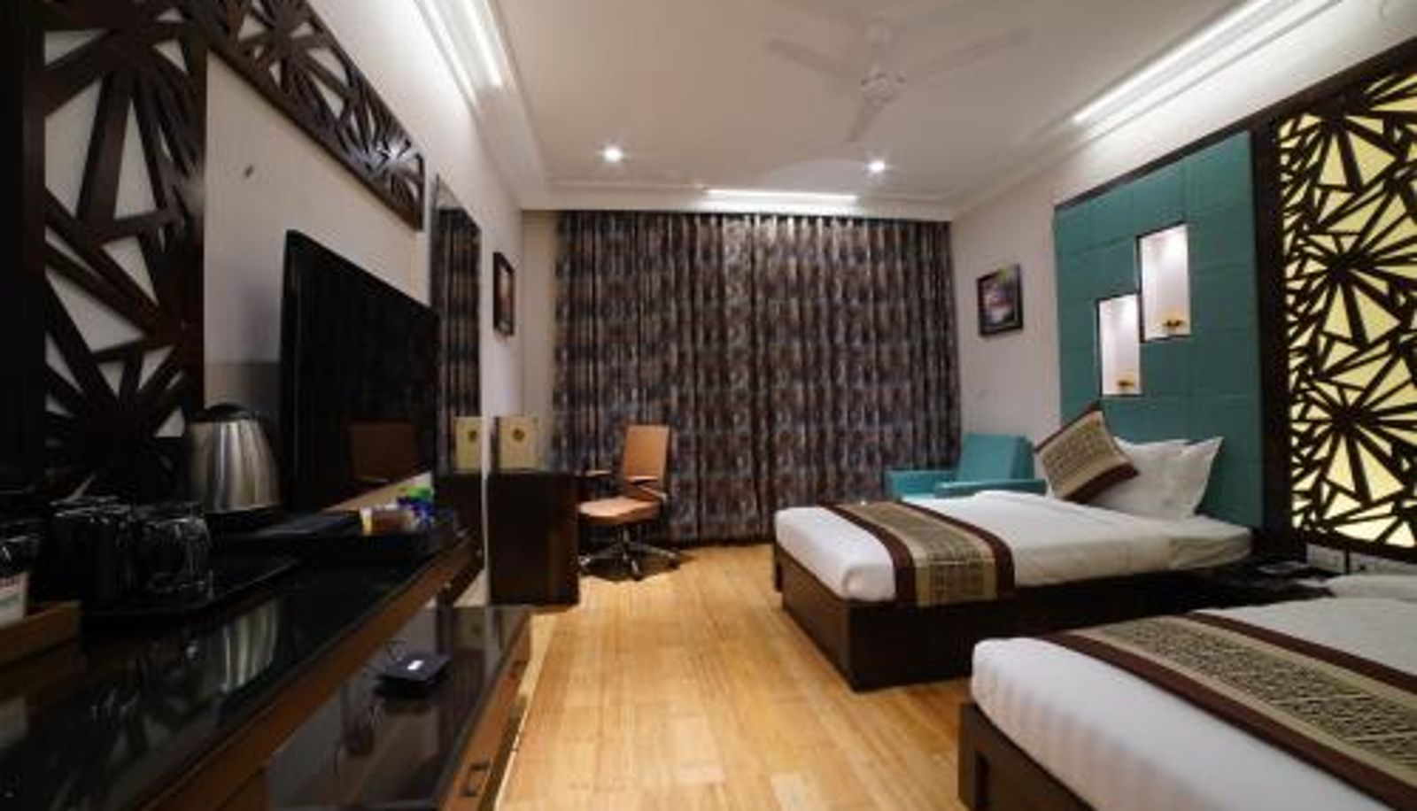 Room - Hotel 18 Keys