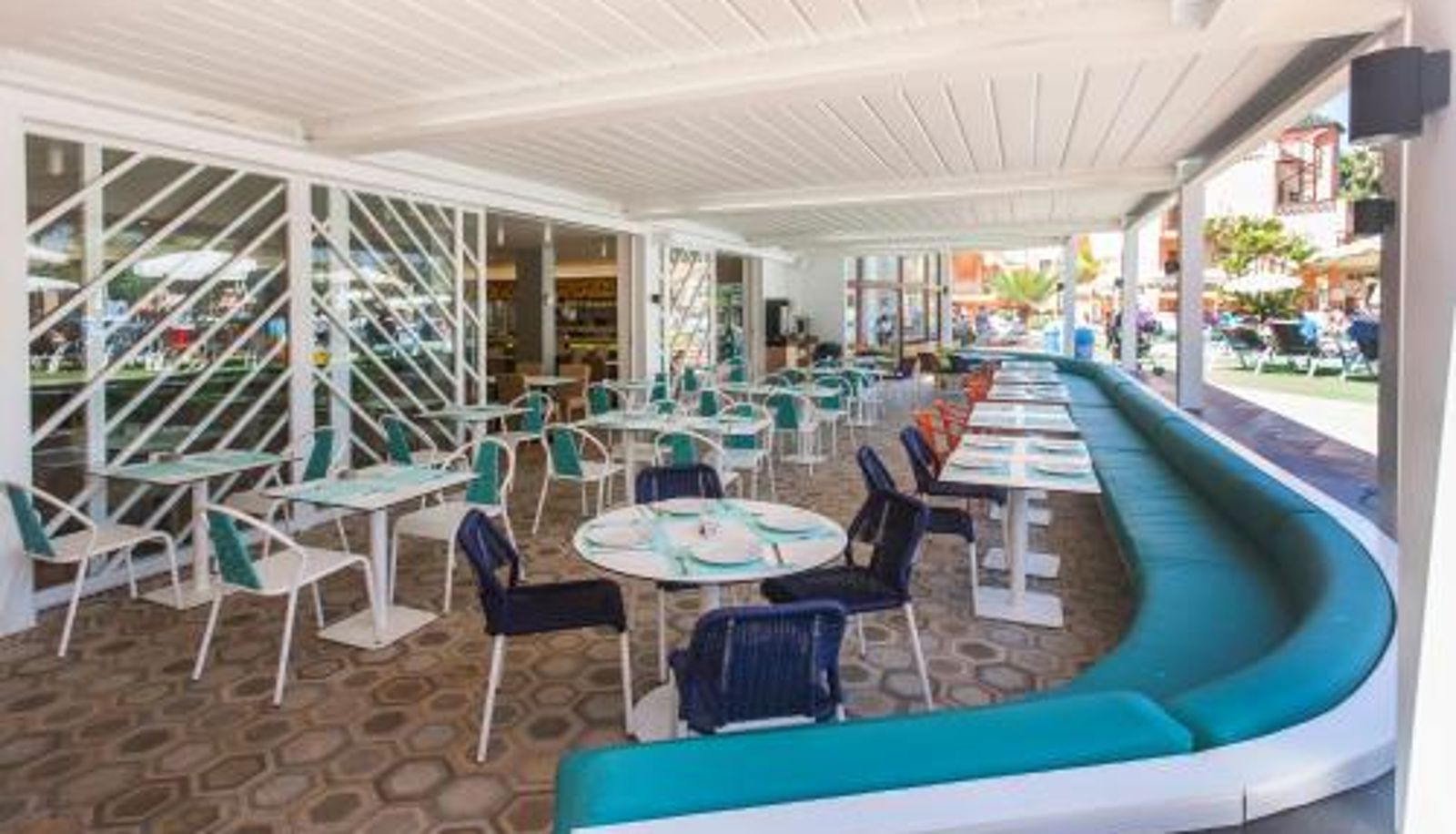 Sala śniadaniowa w restauracji - Villa Mandi Golf Resort