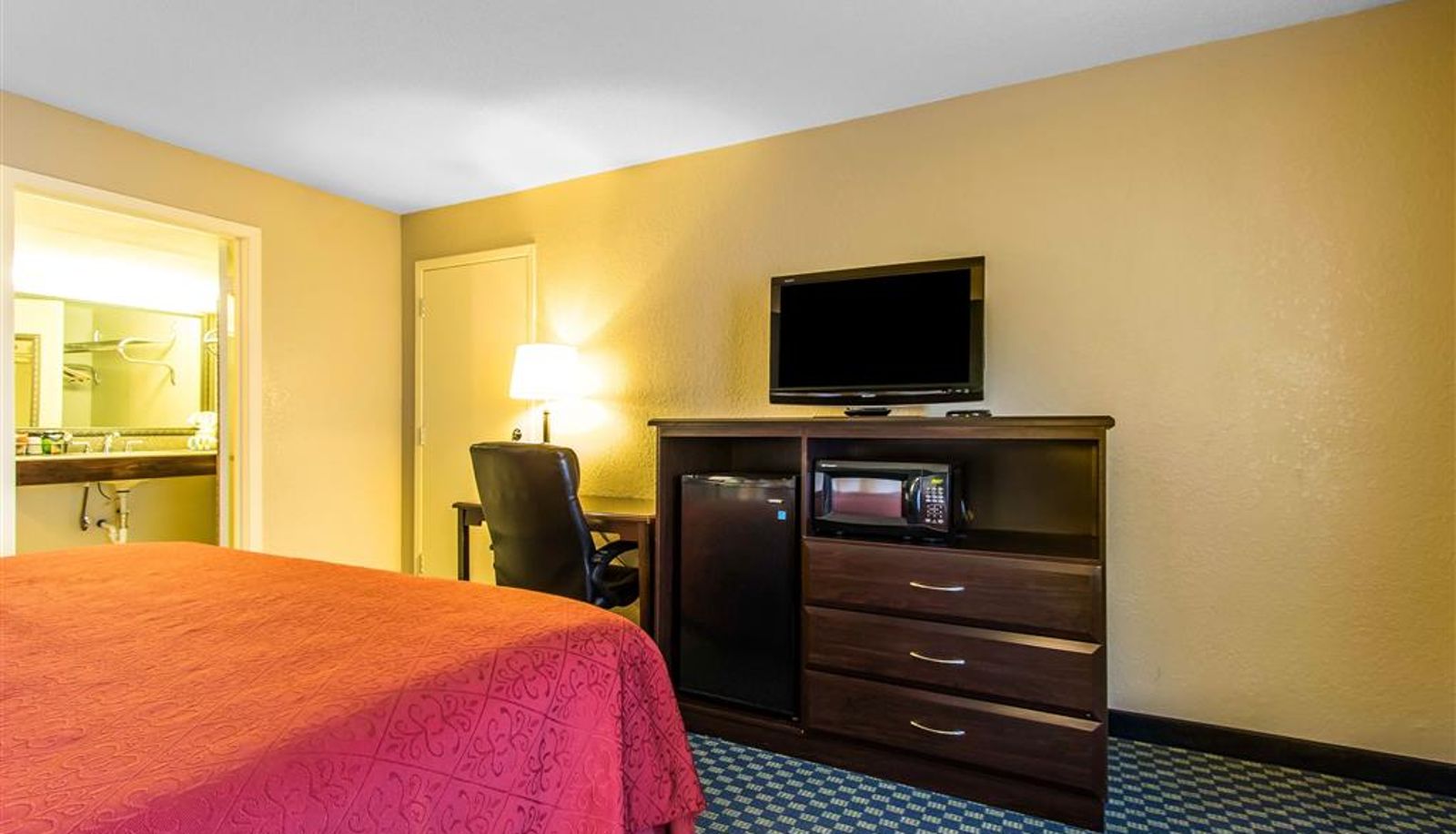 Camera - Quality Inn Duncan HWY 81