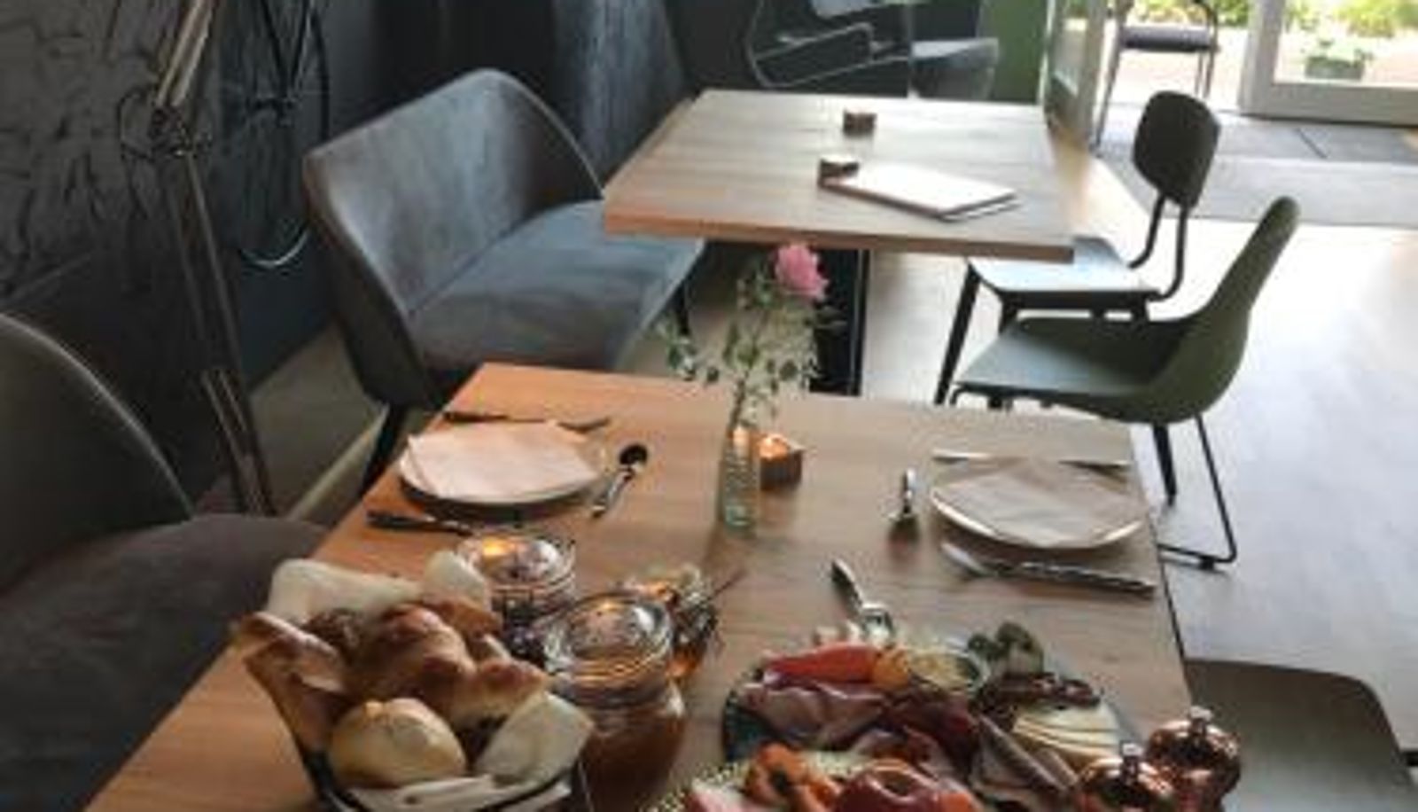 Frühstücksraum innerhalb des Restaurants - Gästehaus & Café Leeze