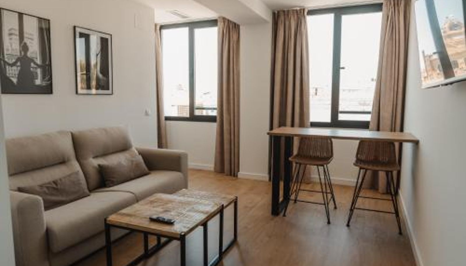Suite - esZentrico Suites-Rooftop Bar & Piscina
