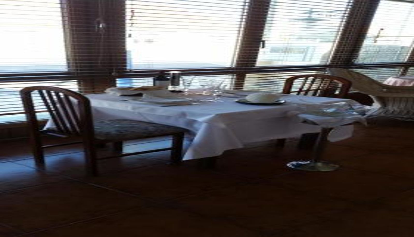 Salle de petit-déjeuner dans le restaurant - Hotel Bahia