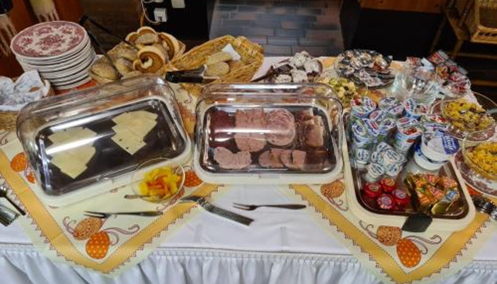 Frühstücksraum innerhalb des Restaurants - Hotel Ladage