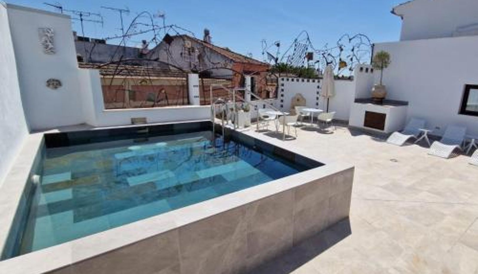 Piscina - Hotel Oleum - Parking Gratuito Reserva Previa