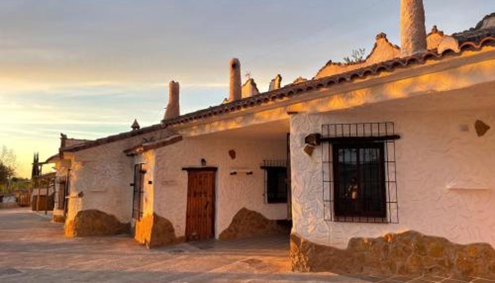 Zona exterior del hotel - Cuevas El Atochal Orígenes