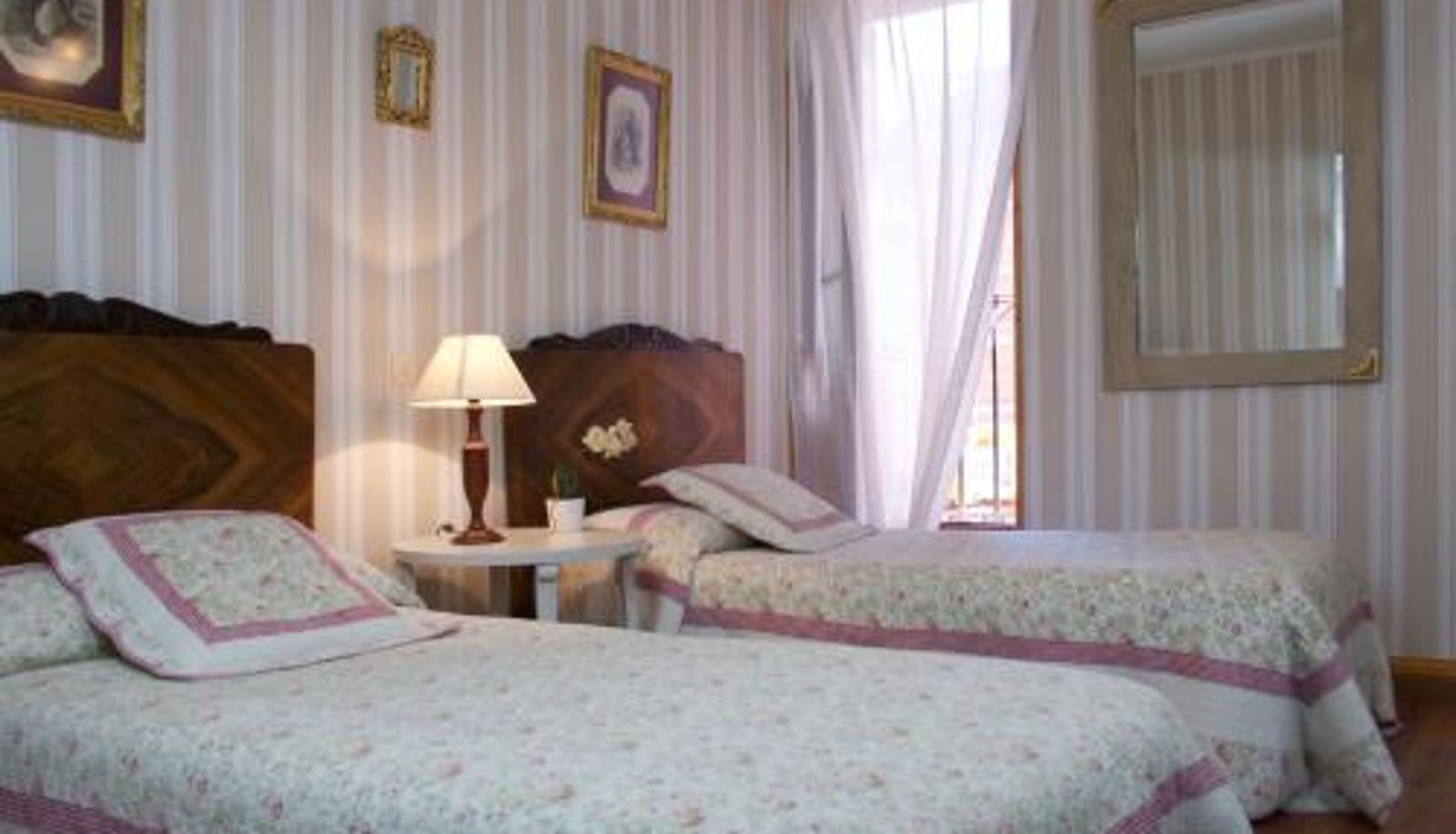 Room - Hostal El Palacio