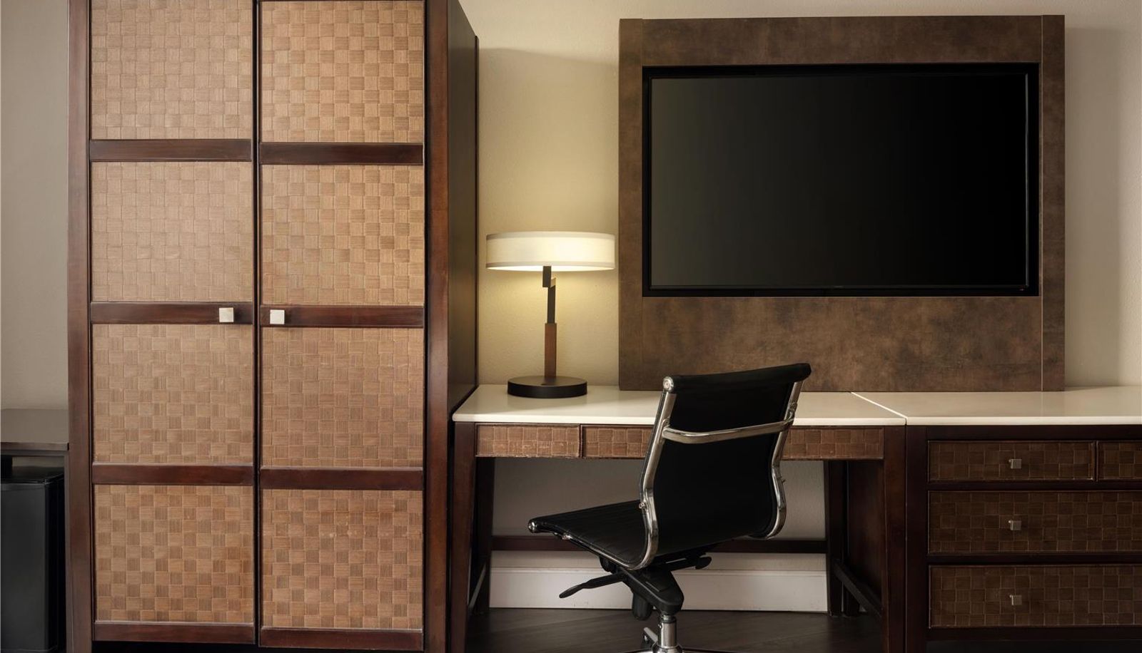 Zimmer - The DEXTRO Little Italy BW Premier Collection