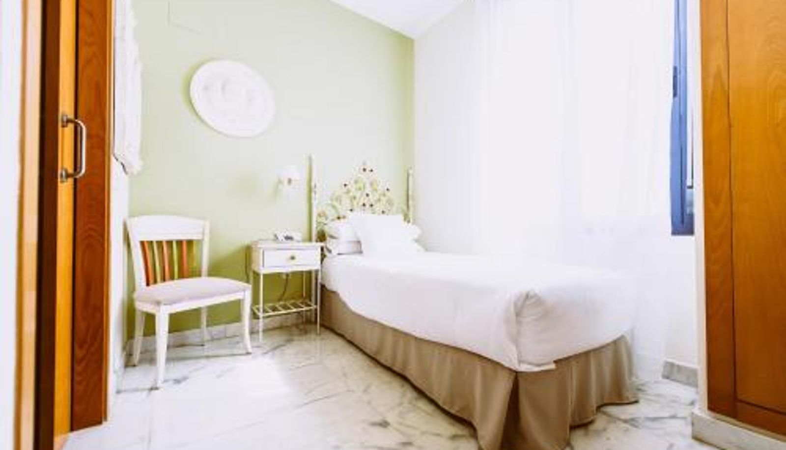 Room - Basic Hotel Doña Manuela