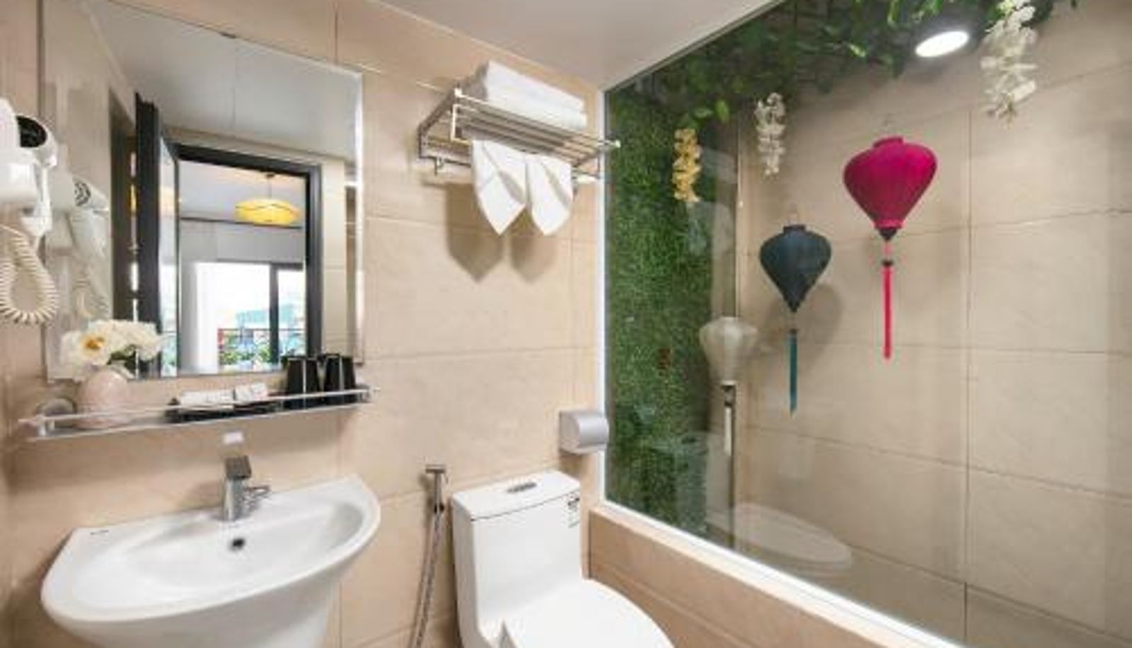 Badezimmer - Hanoi La Cascada House & Travel