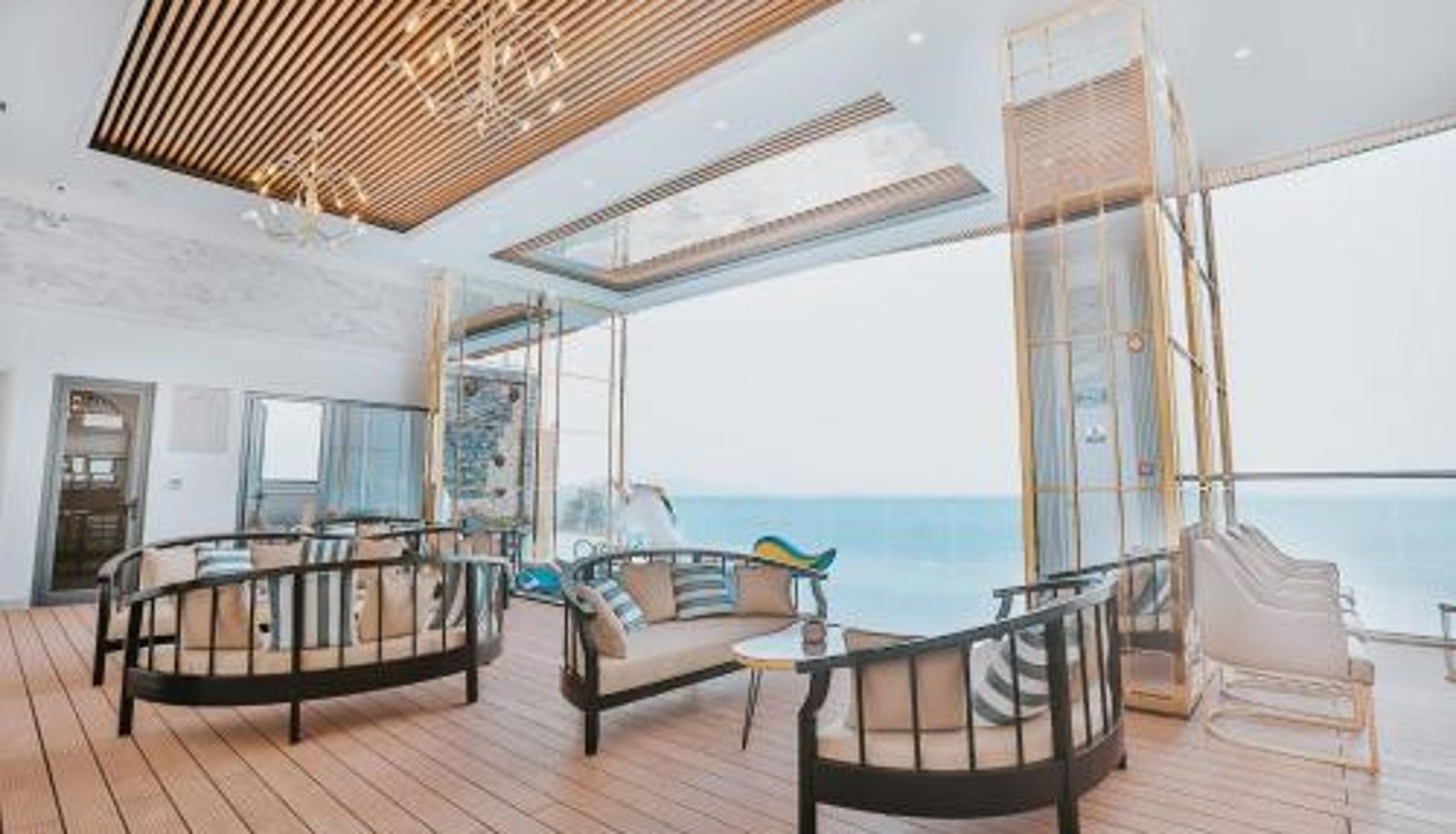 Pool - La Vague Hotel