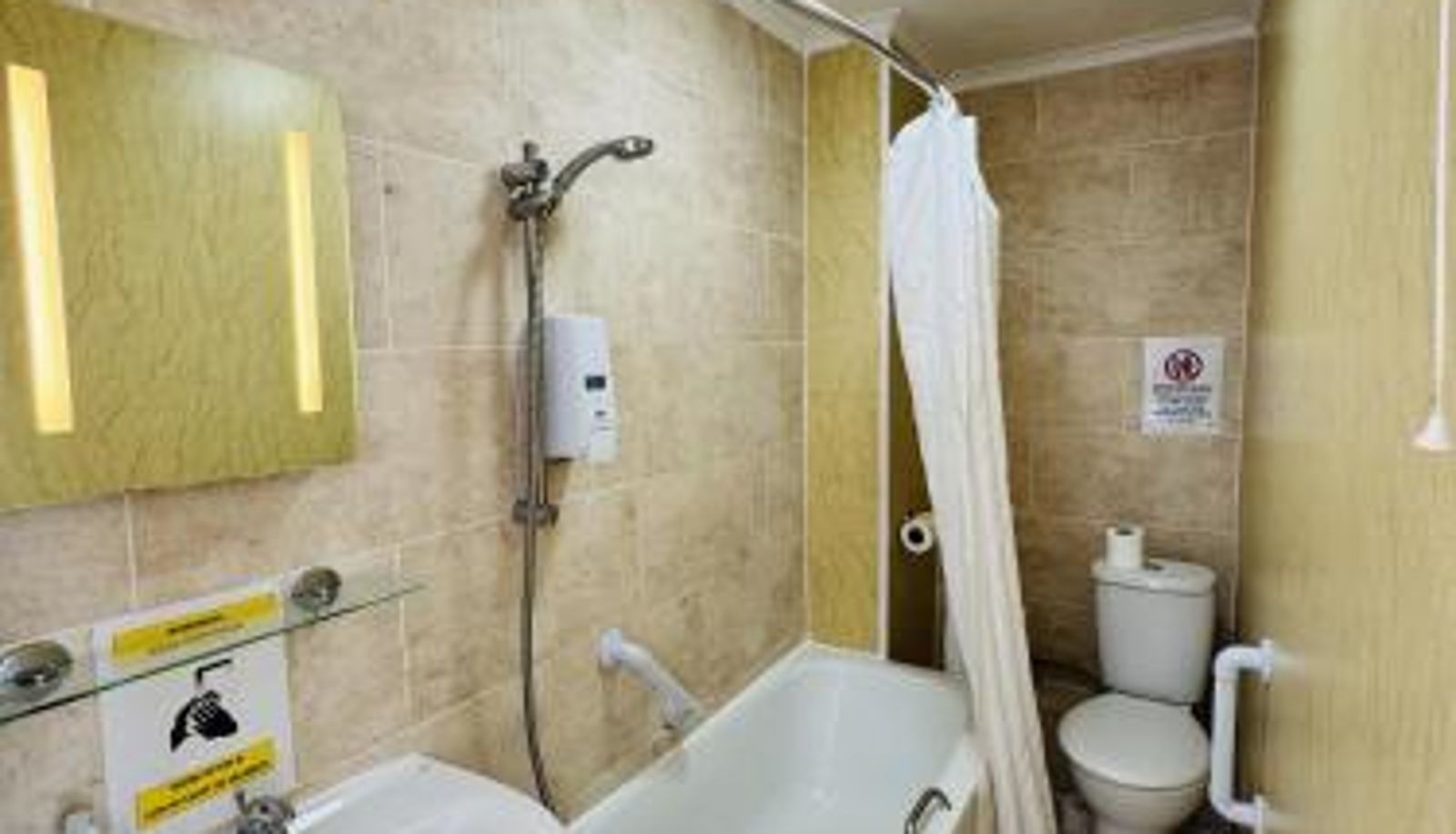 Bathroom - Carlton Court Hotel