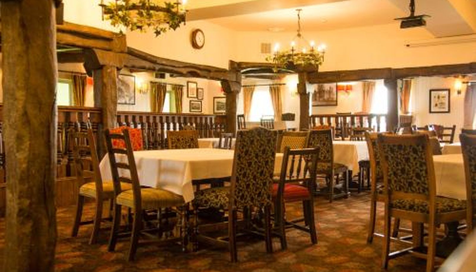 Ontbijtzaal in het restaurant - The Twelve Knights