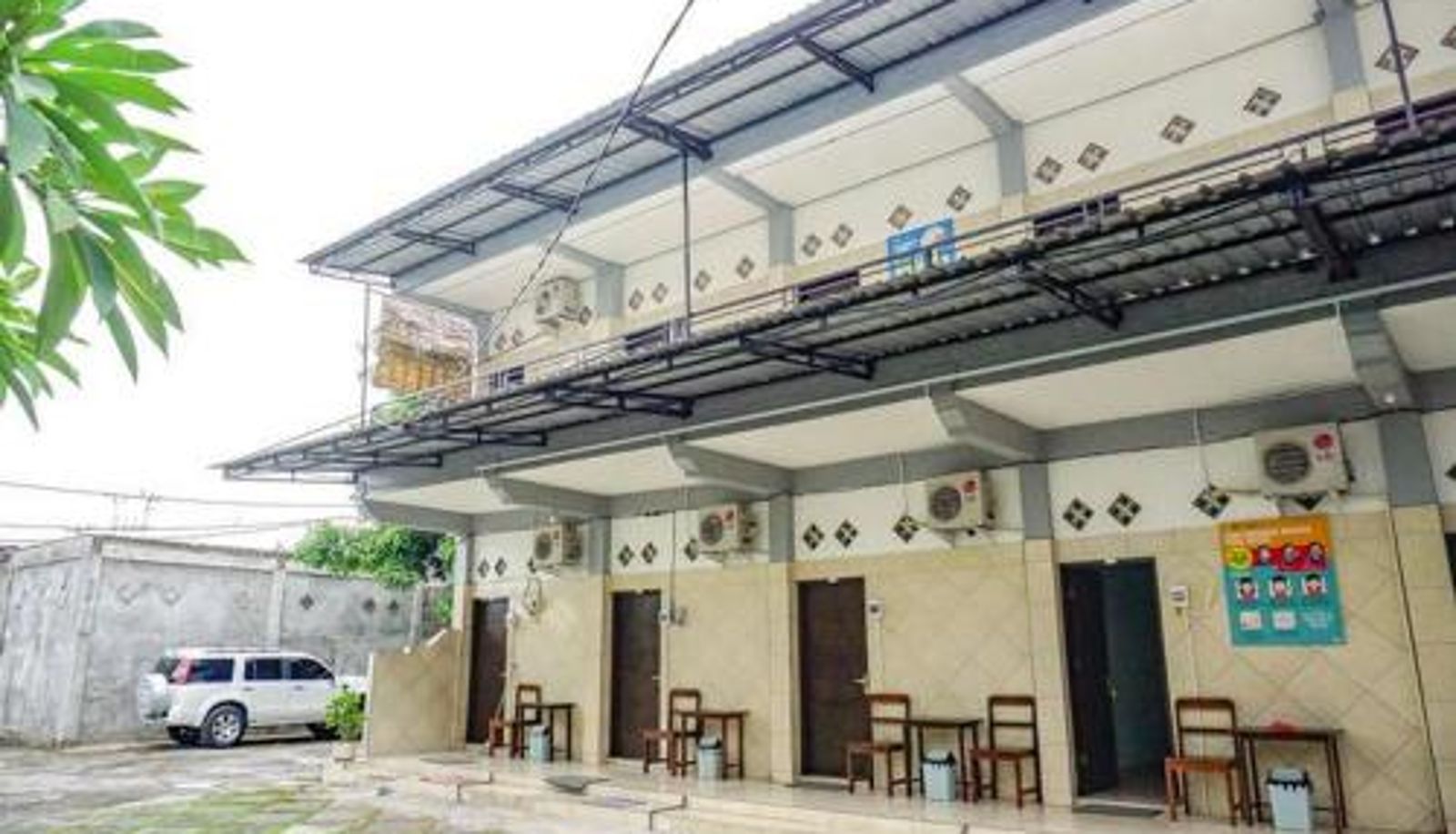 Area esterna dell'hotel - RedDoorz near Penimbangan Beach Singaraja