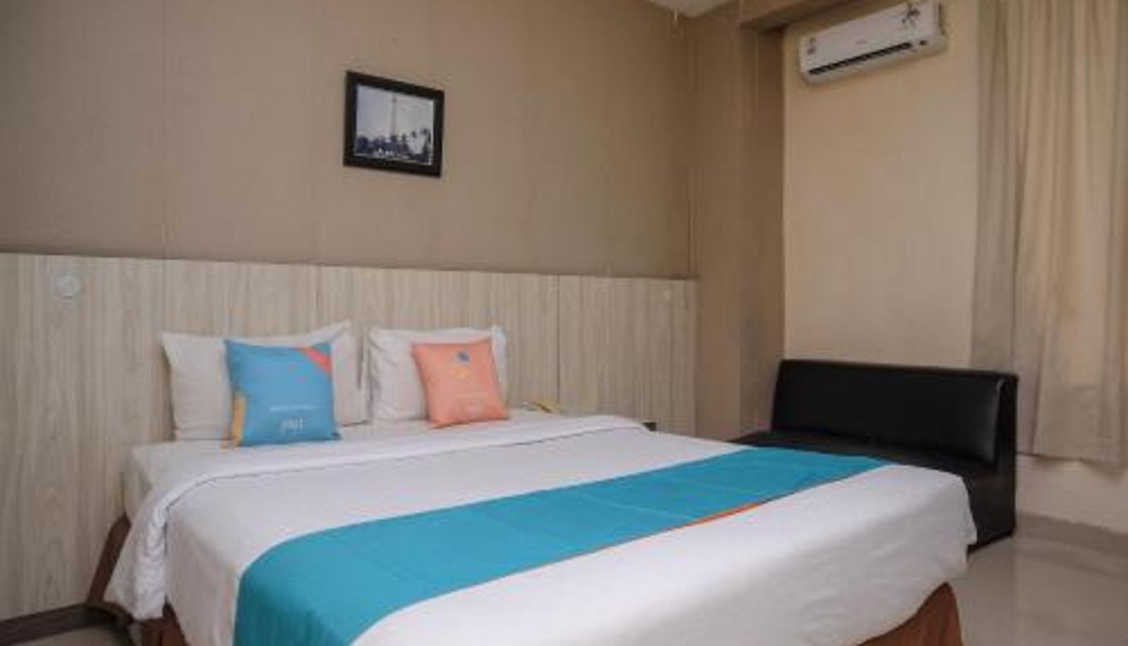Zimmer - Sans Hotel Lynt Makassar