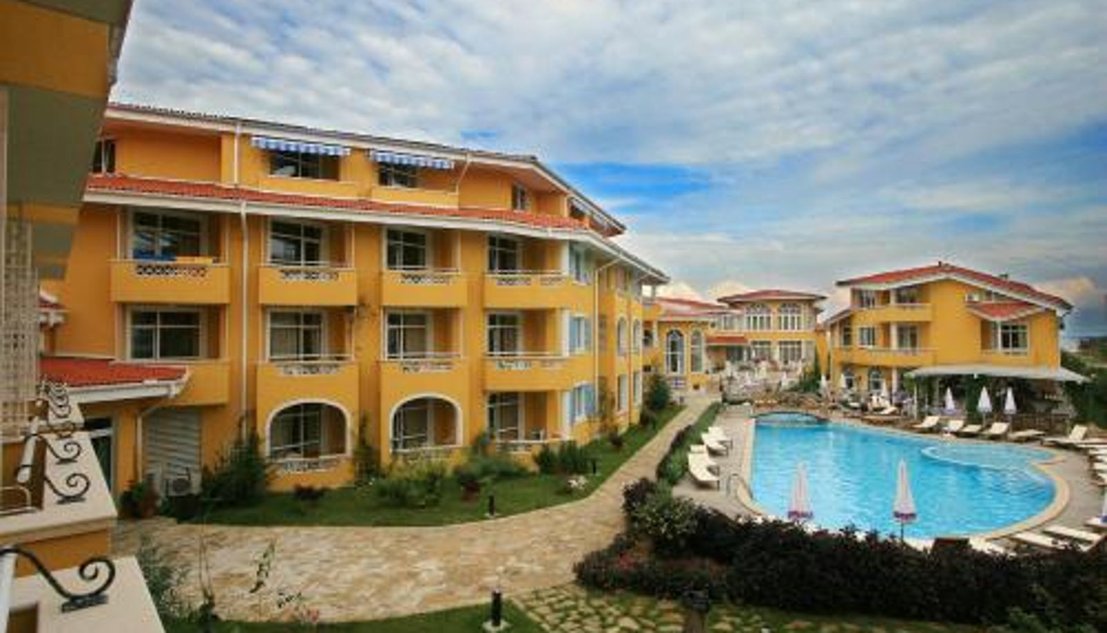 Zewnętrzna część hotelu - Blue Orange Beach Resort