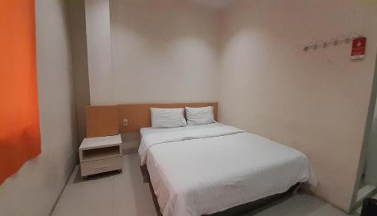 Kamer - SPOT ON 92481 Modena Homestay Syariah Near SD Negeri