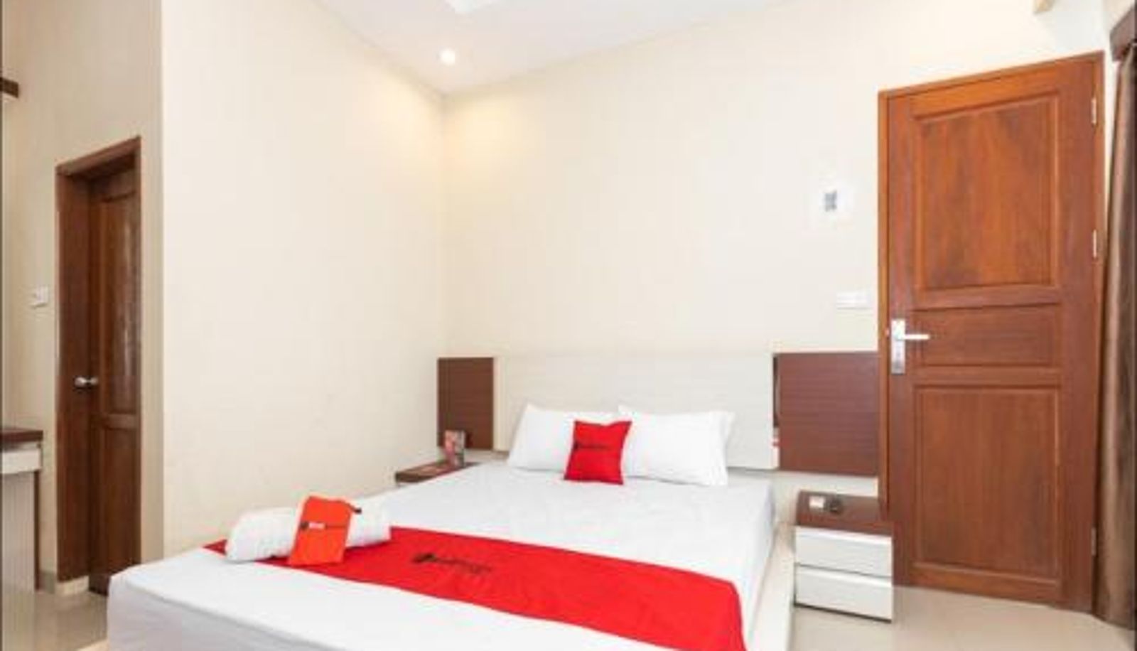 Zimmer - RedDoorz Syariah @ Batua Raya