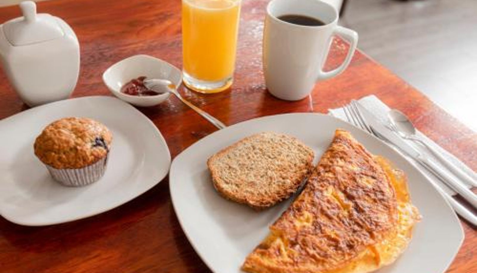 Sala de desayunos dentro del restaurante - La Luna Inn