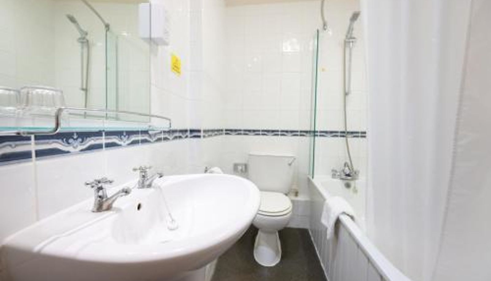 Cuarto de baño - Antelope by Greene King Inns