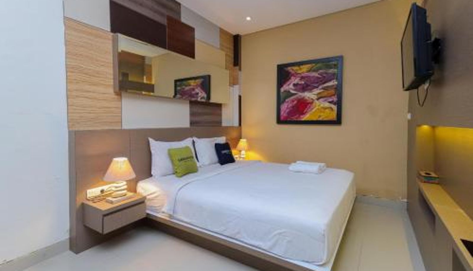 Zimmer - Urbanview Hotel WG Jimbaran Bali