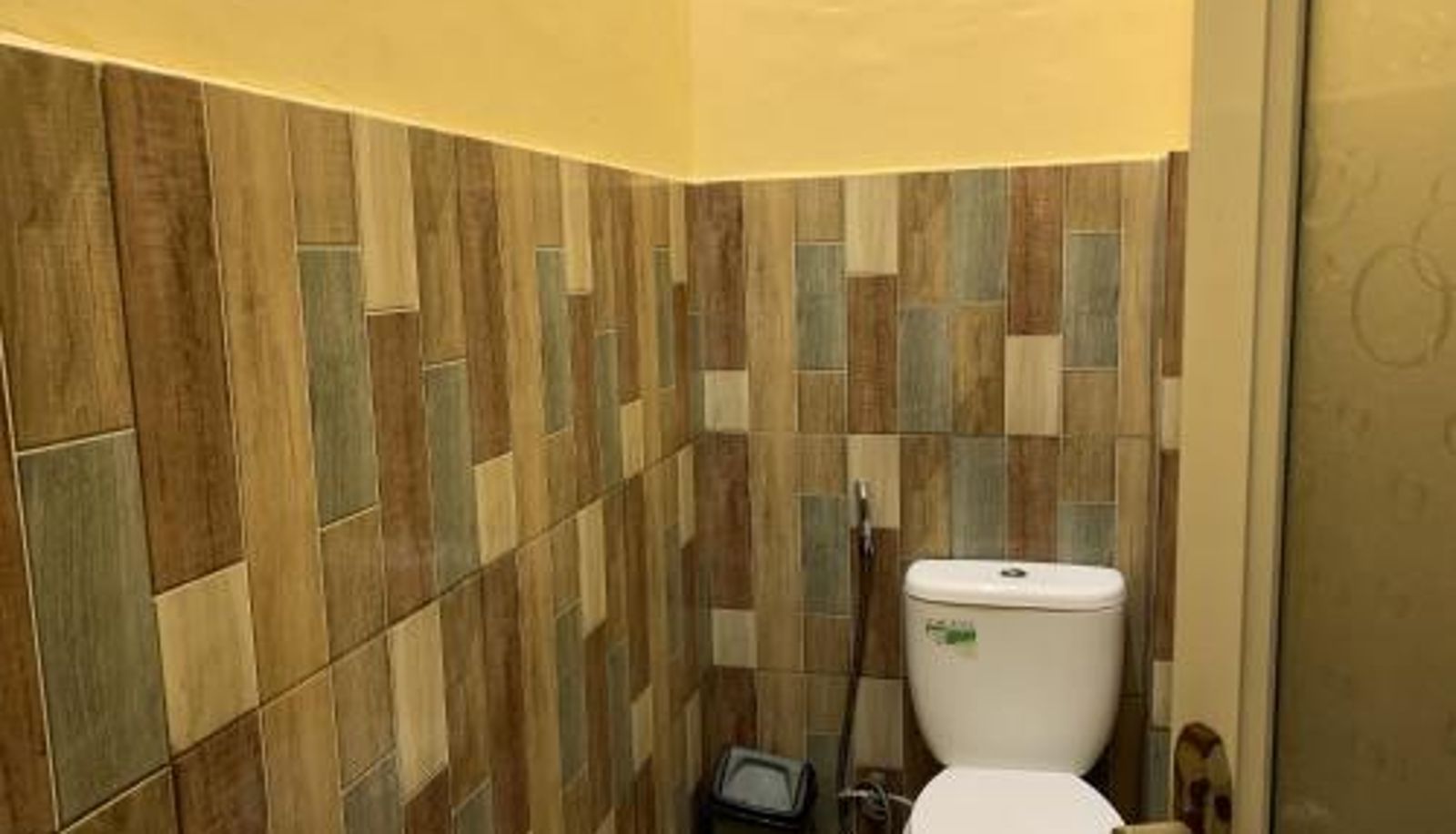 Badezimmer - Hotel O Penginapan Laota Syariah Near Rumah Sakit Islam Faisal Makassar