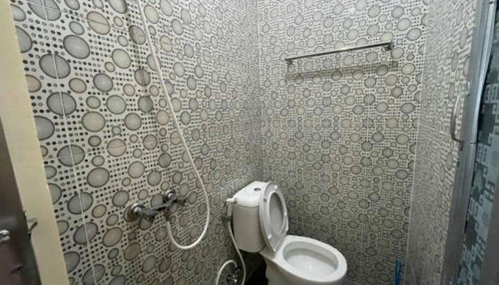 Bathroom - RedDoorz at Ramelau near AP Pettarani