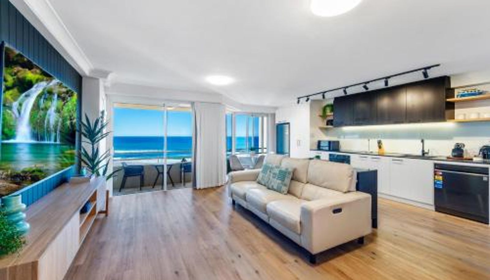 Apartment - Zenith Ocean Front Apartments Gold Coast - Official Listing