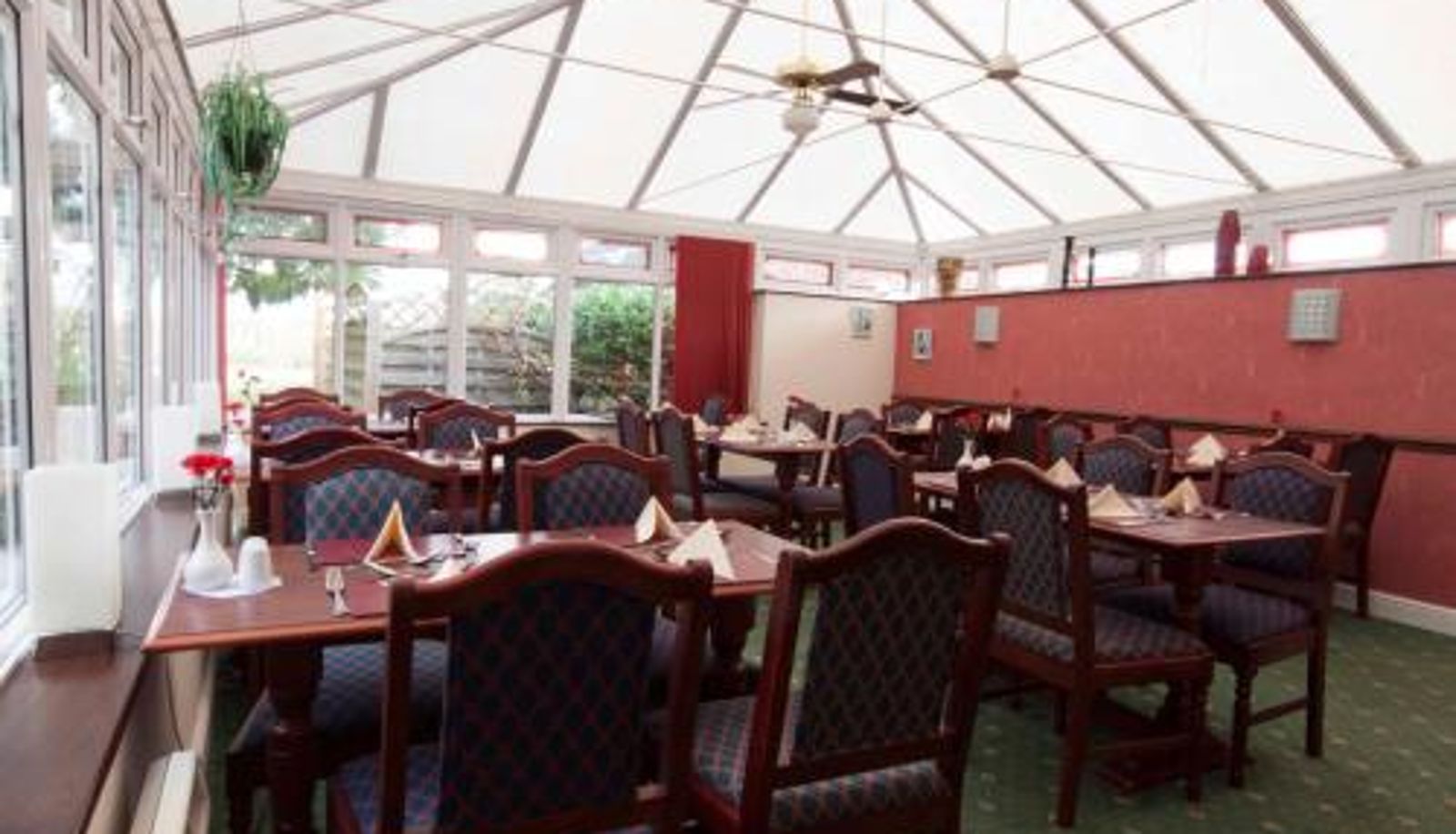 Frühstücksraum innerhalb des Restaurants - Roselawn Hotel