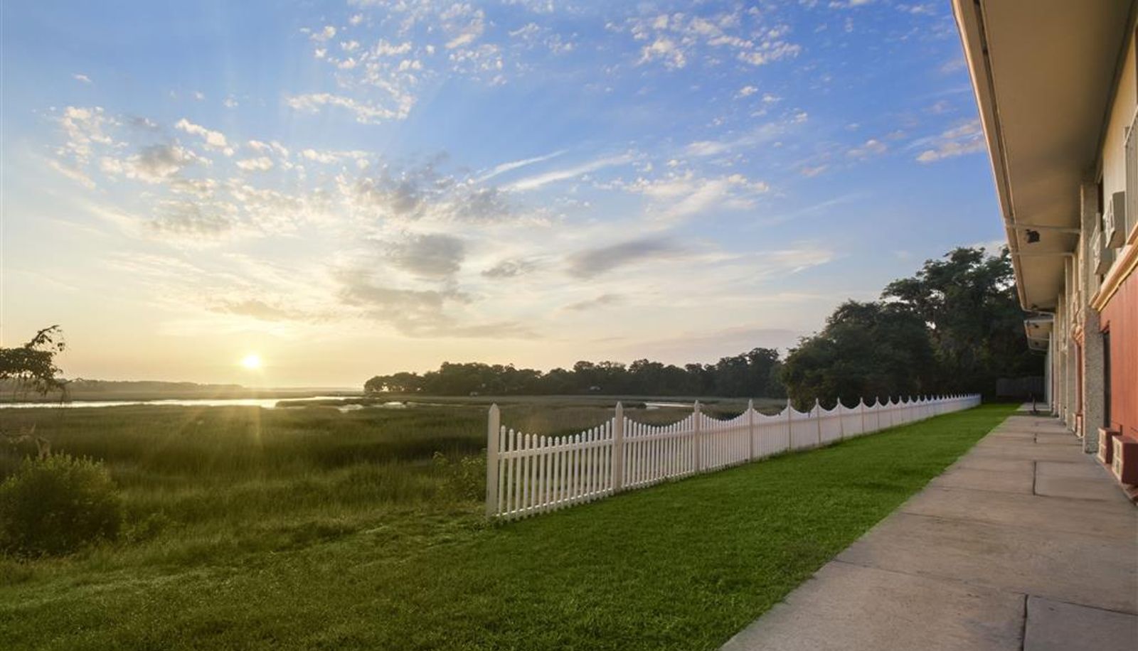 Außenansicht - Howard Johnson by Wyndham Beaufort/Parris Island
